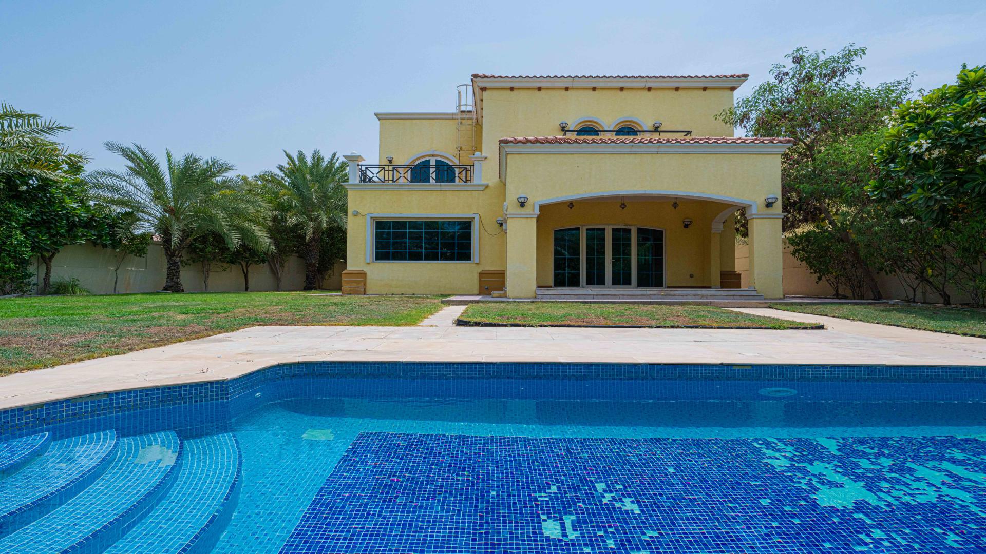 Spacious kitchen with wooden cabinets in 4-bedroom Jumeirah Park villa for rent