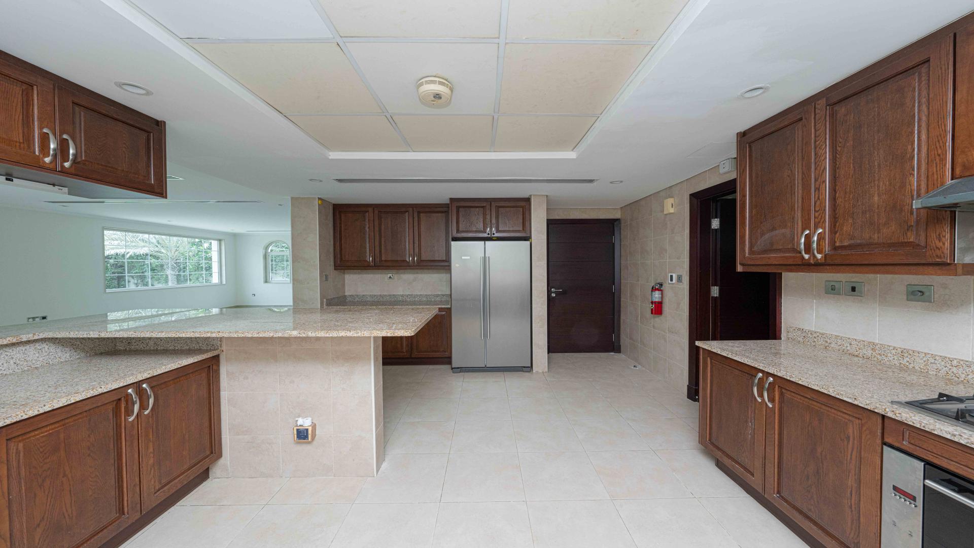 Spacious living area in 4-bedroom villa, Jumeirah Park, Legacy community, featuring large windows