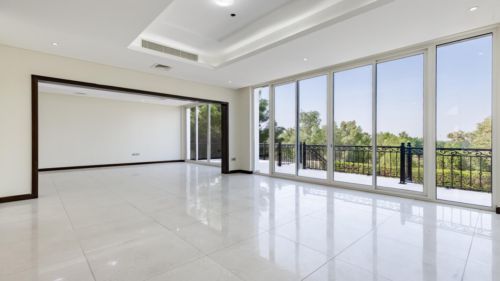Spacious living area in custom-built villa, Jumeirah Golf Estates, Earth community