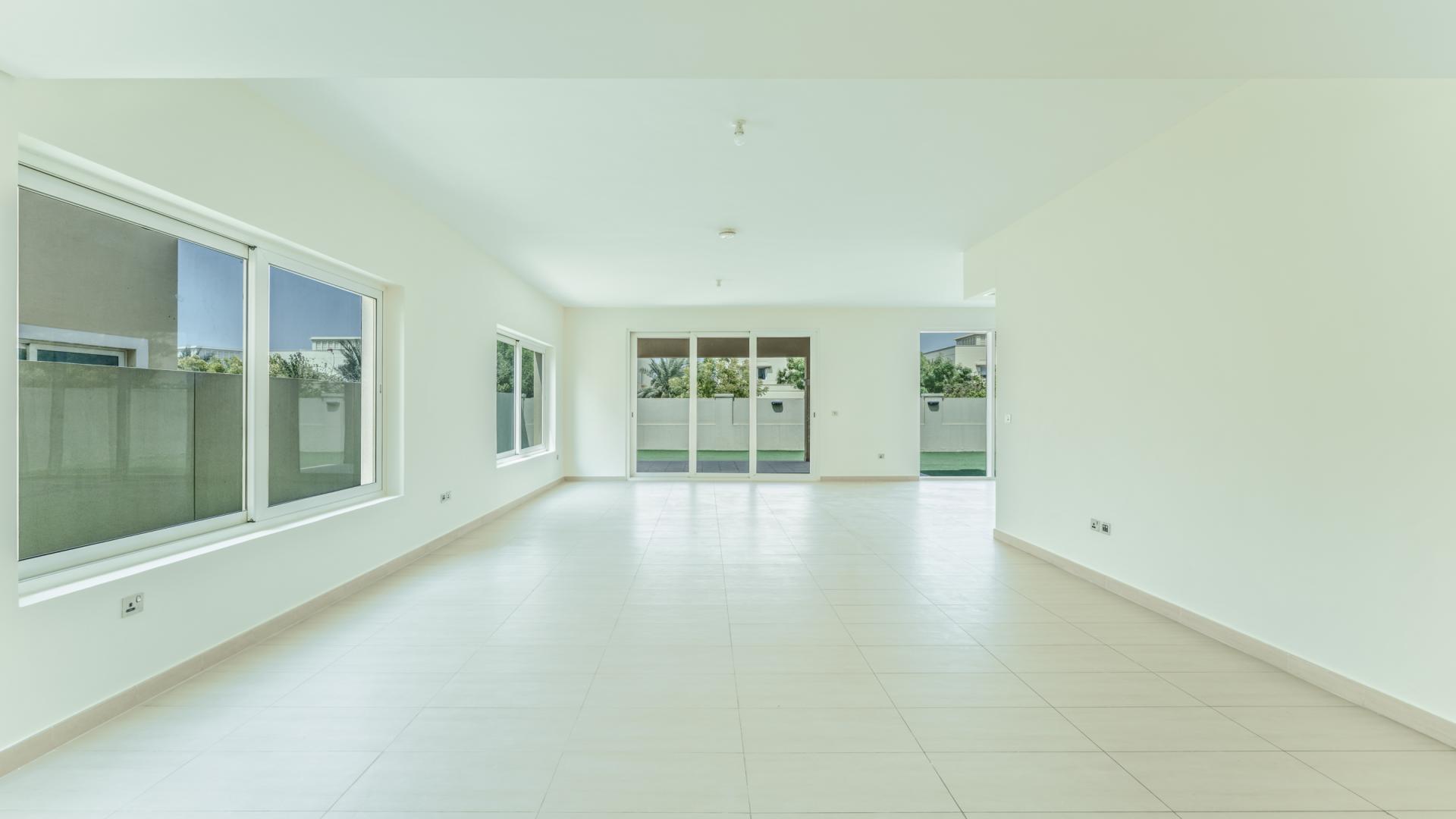 Spacious villa exterior with lawn in Legacy Nova Villas, Jumeirah Park, available for rent