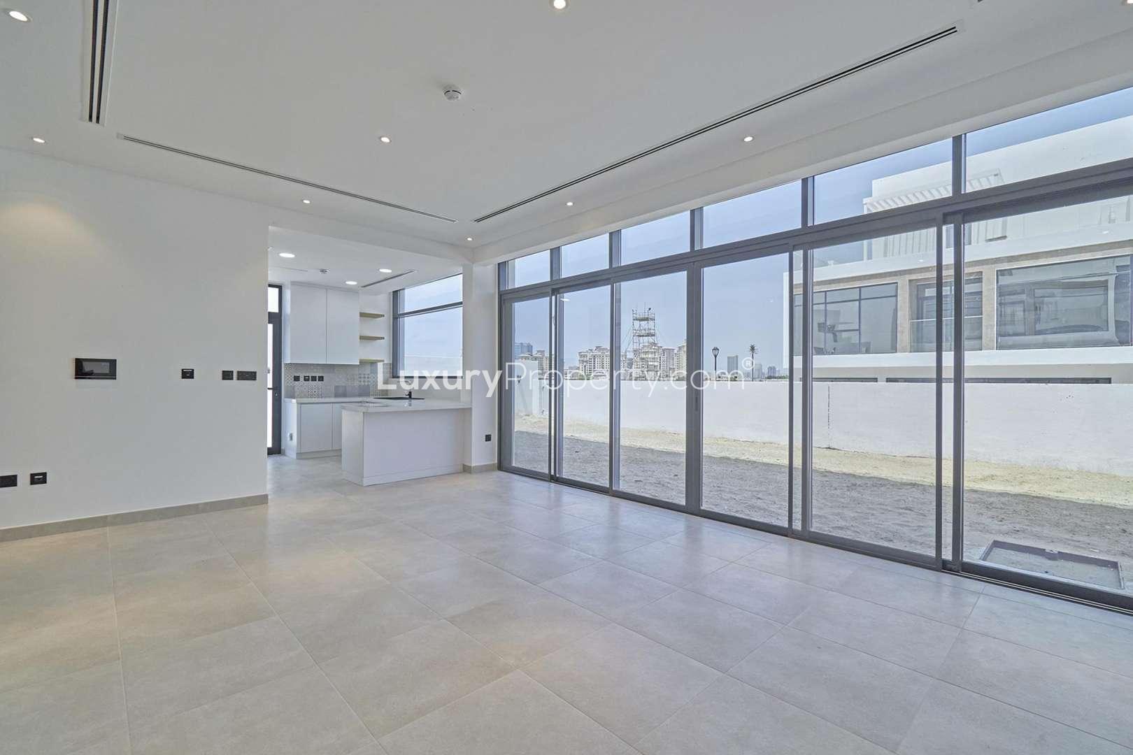 Modern villa interior with spacious room, built-in wardrobe, Jumeirah Luxury, Jumeirah Golf Estates