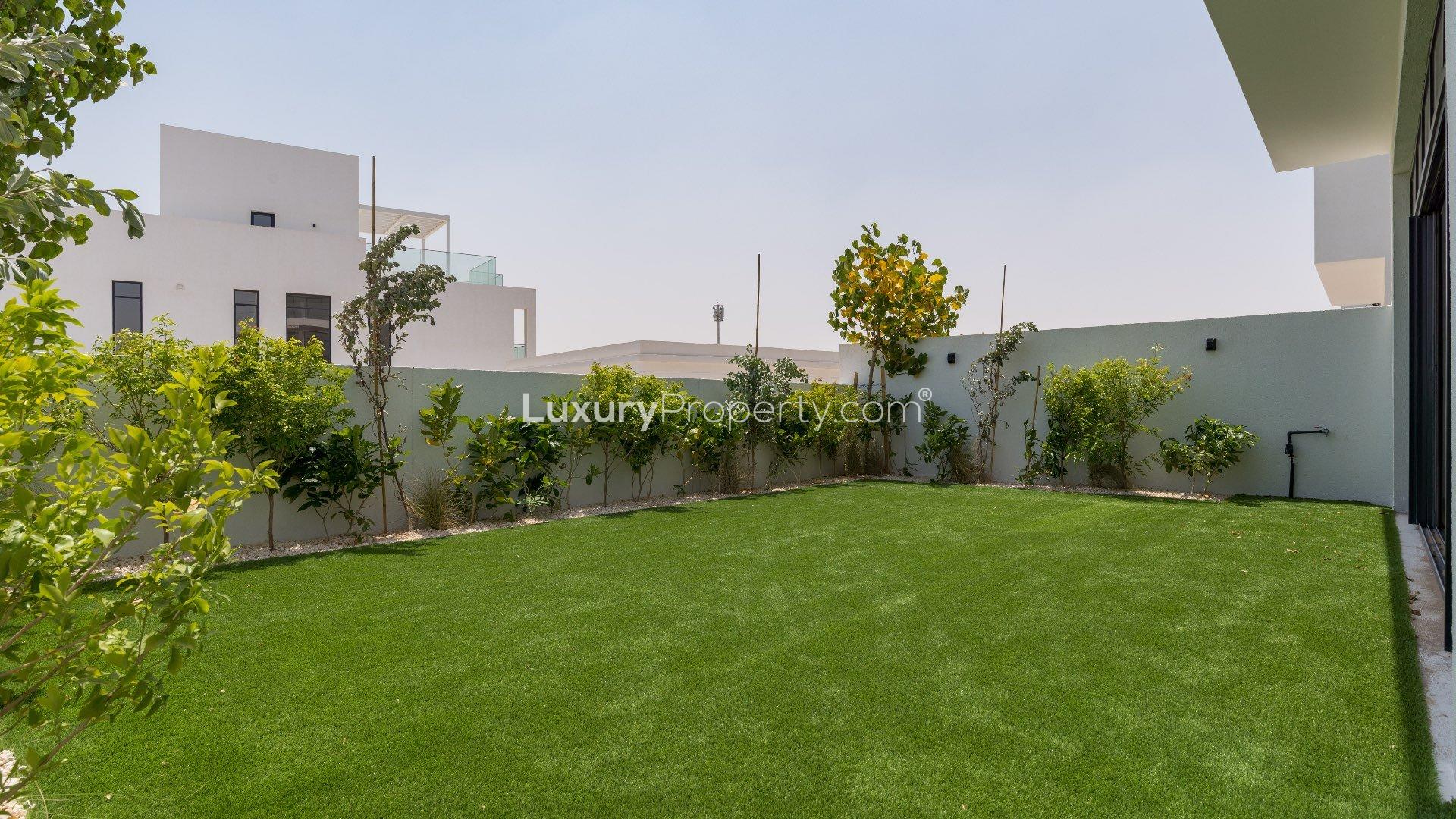 "Spacious hallway with modern design in Jumeirah Golf Estates villa for rent, LP10778.",Corner villa garden with lush landscaping in Jumeirah Luxury, Jumeirah Golf Estates