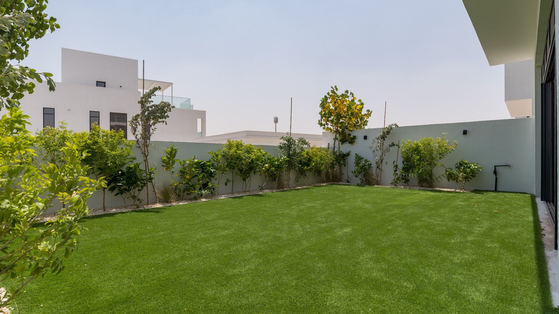 "Spacious hallway with modern design in Jumeirah Golf Estates villa for rent, LP10778.",Corner villa garden with lush landscaping in Jumeirah Luxury, Jumeirah Golf Estates