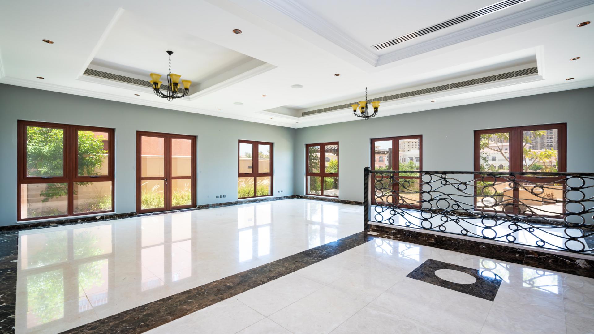 Lake and Pool View Villa in Jumeirah Golf Estates, 4 Bedrooms, 5 Bathrooms, For Rent