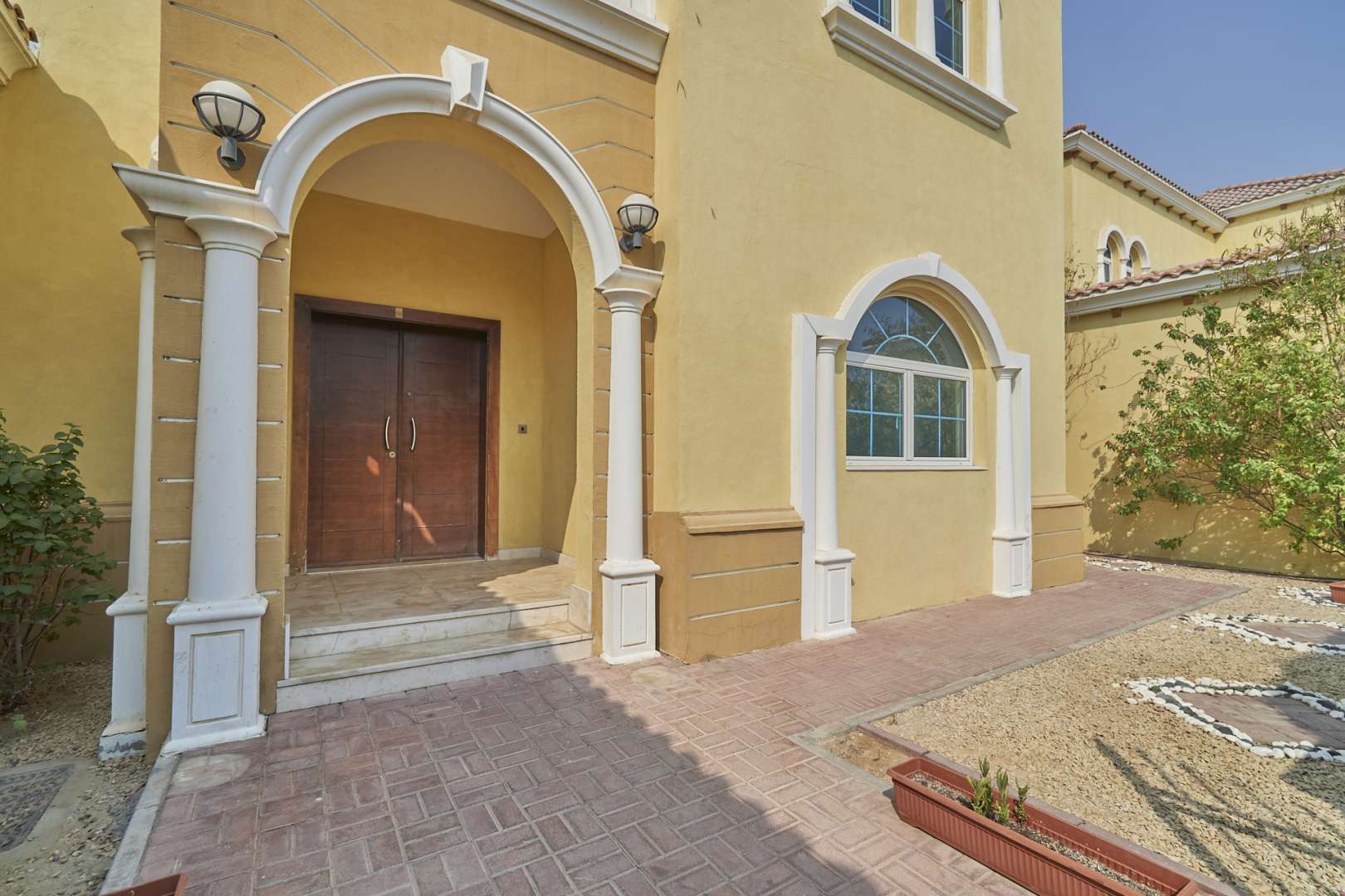 Floor plan of 4-bedroom villa for rent in Jumeirah Islands, featuring private pool