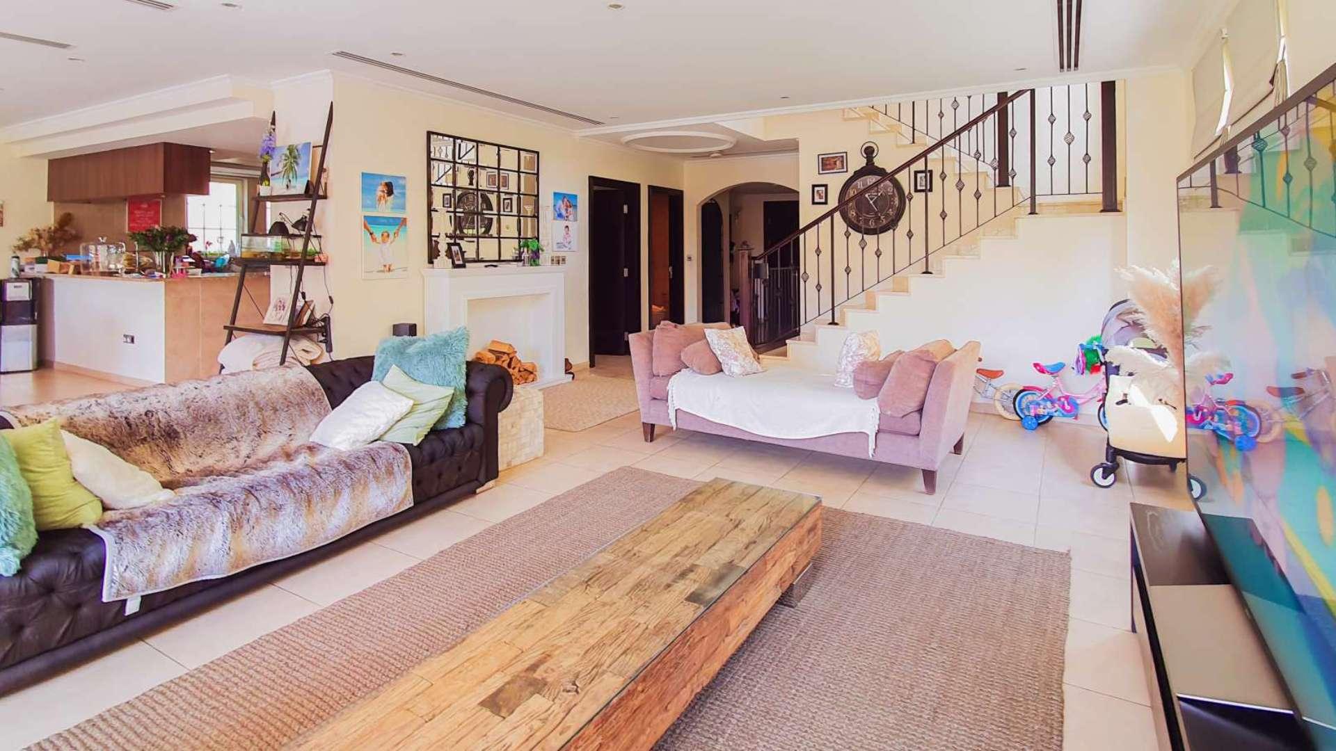 4-bedroom villa with pool in Legacy, Jumeirah Park, available for rent