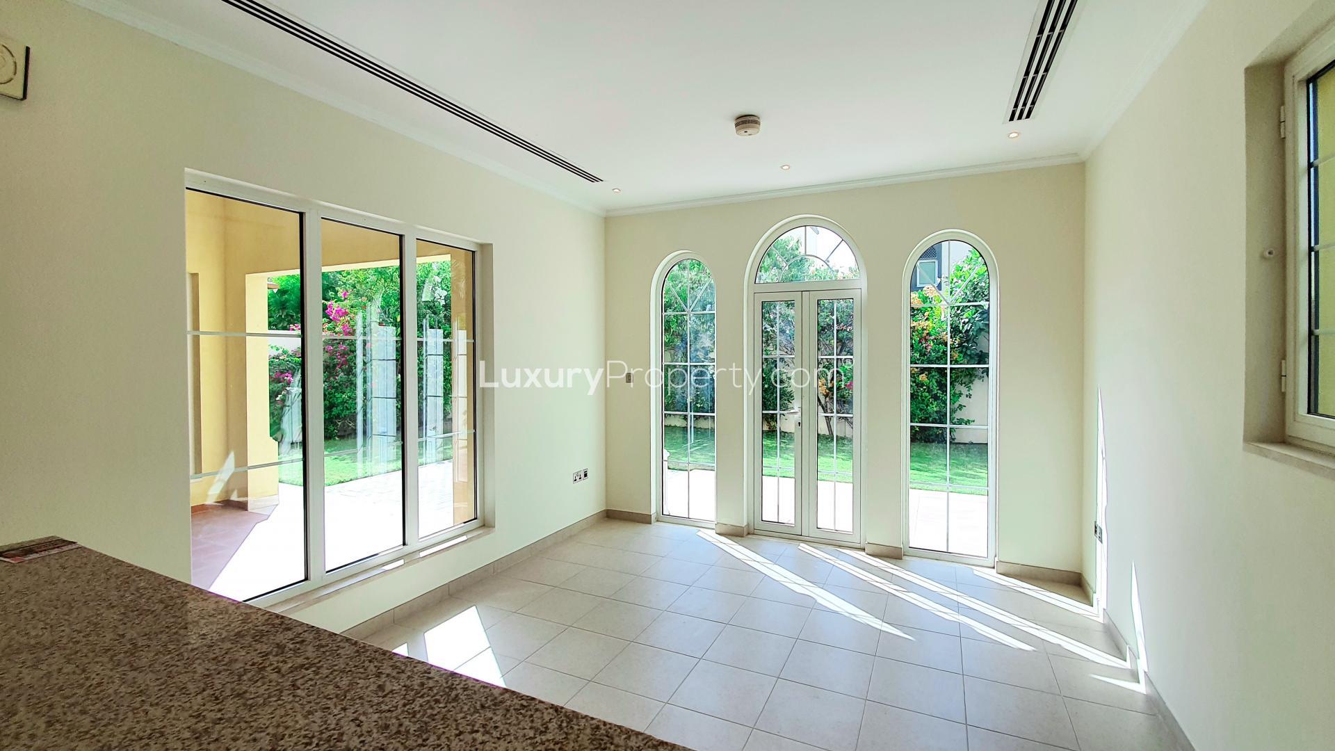 Luxurious 4-bedroom villa with landscaped garden for rent in Jumeirah Park, Legacy community