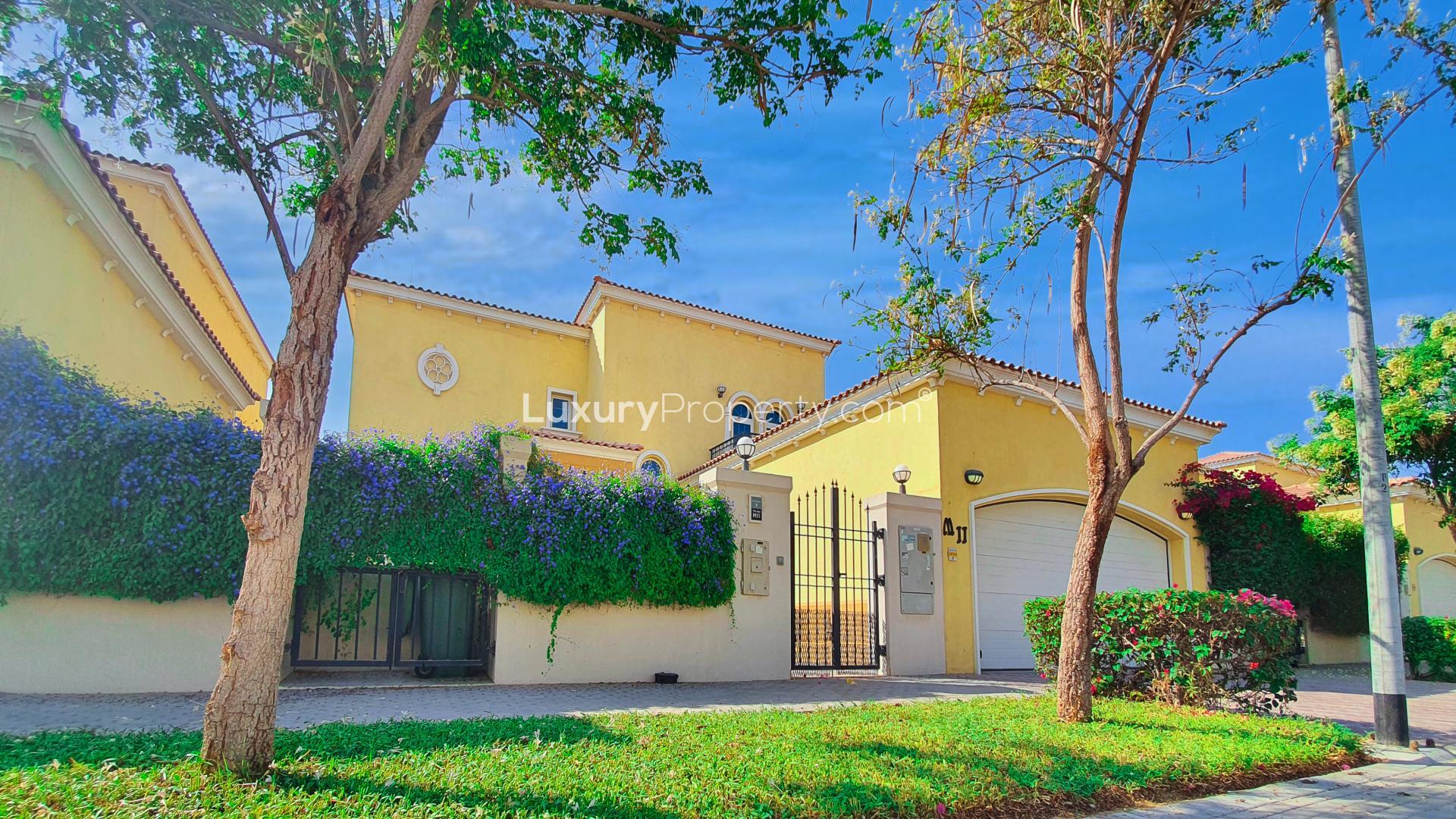 Bright living room with garden view in Jumeirah Park Legacy villa for rent