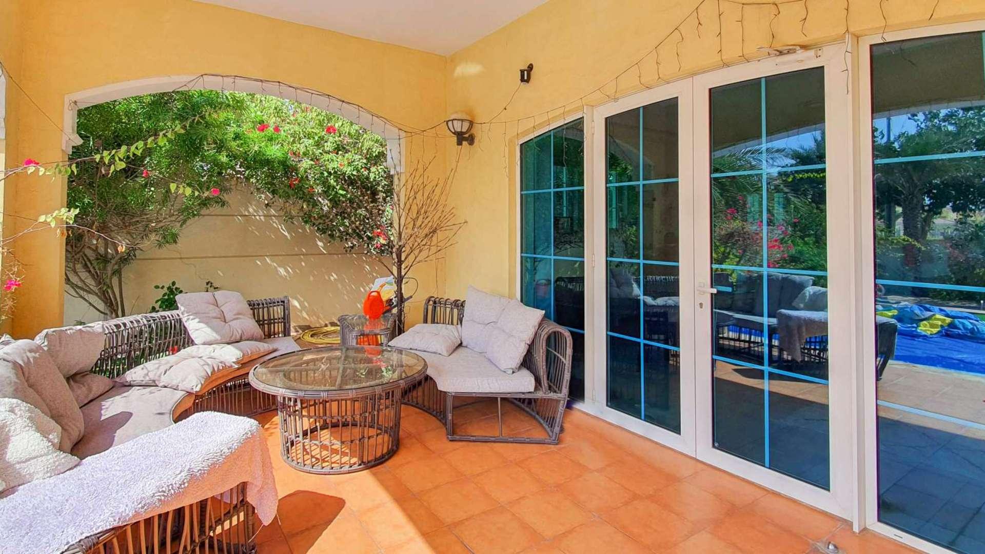 Villa with private pool in Jumeirah Park's Legacy, available for rent now