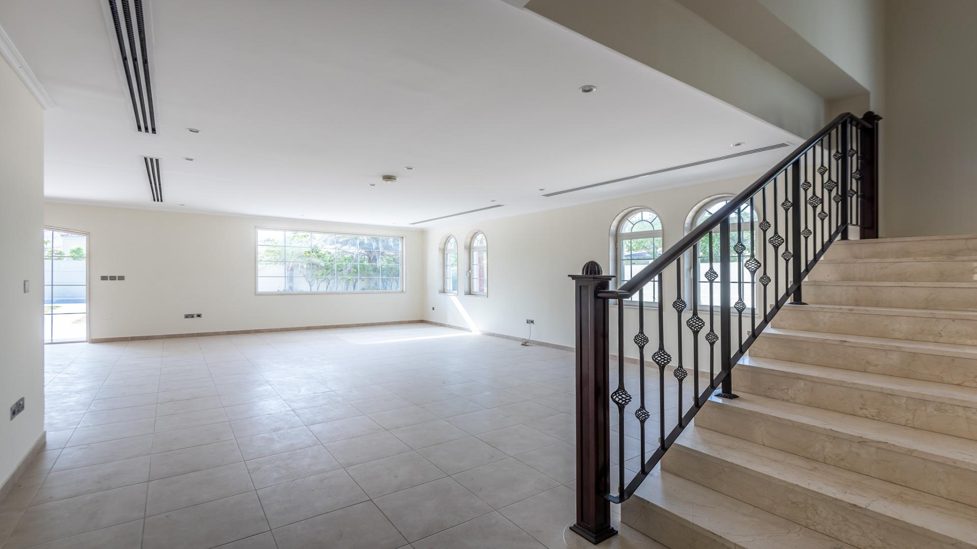 Elegant staircase and entrance in four-bed Legacy villa, Jumeirah Park for rent