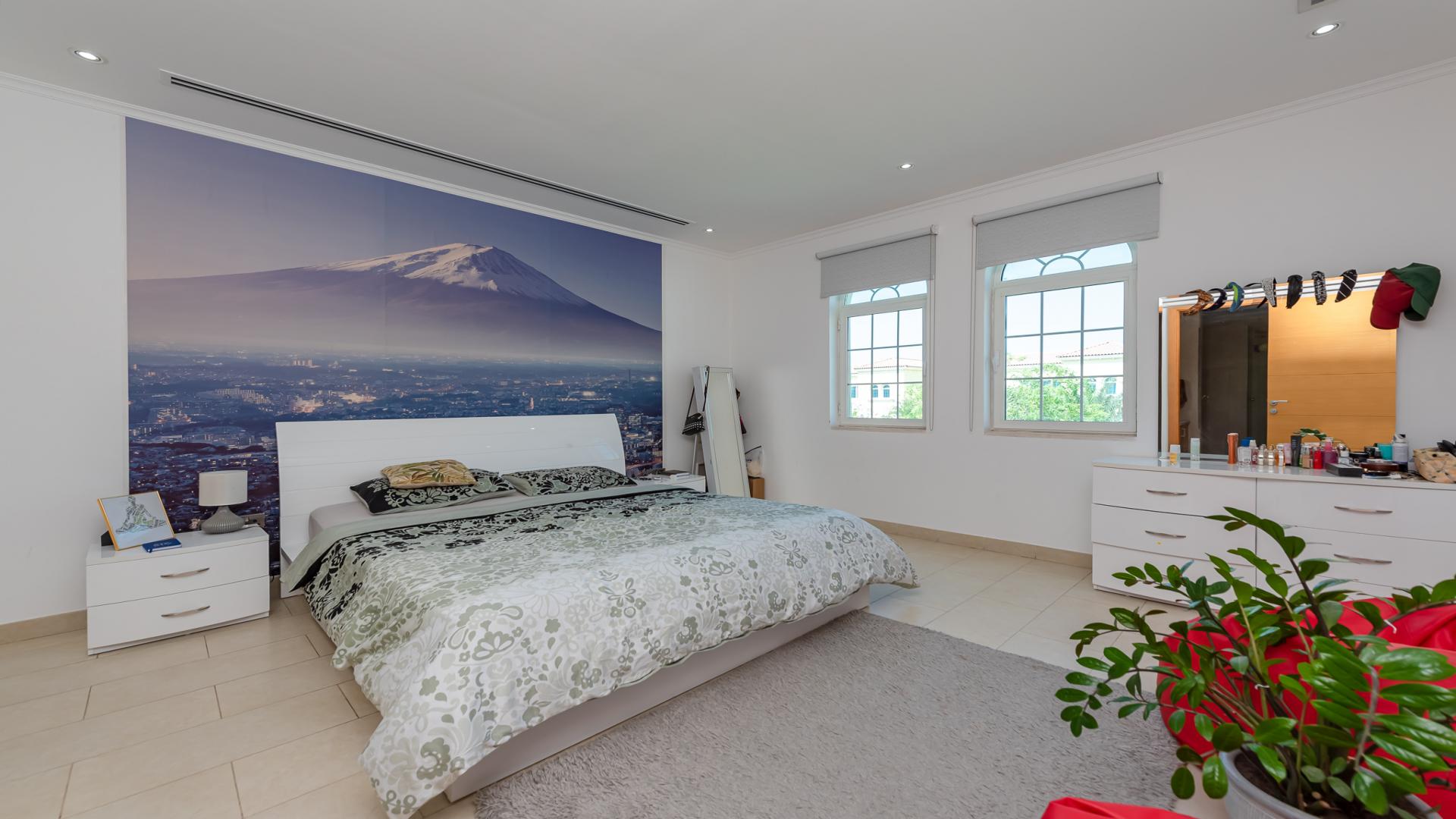 Luxurious bathroom in 4-bedroom Legacy Villa, Jumeirah Park, featuring modern fixtures and mosaic tiles