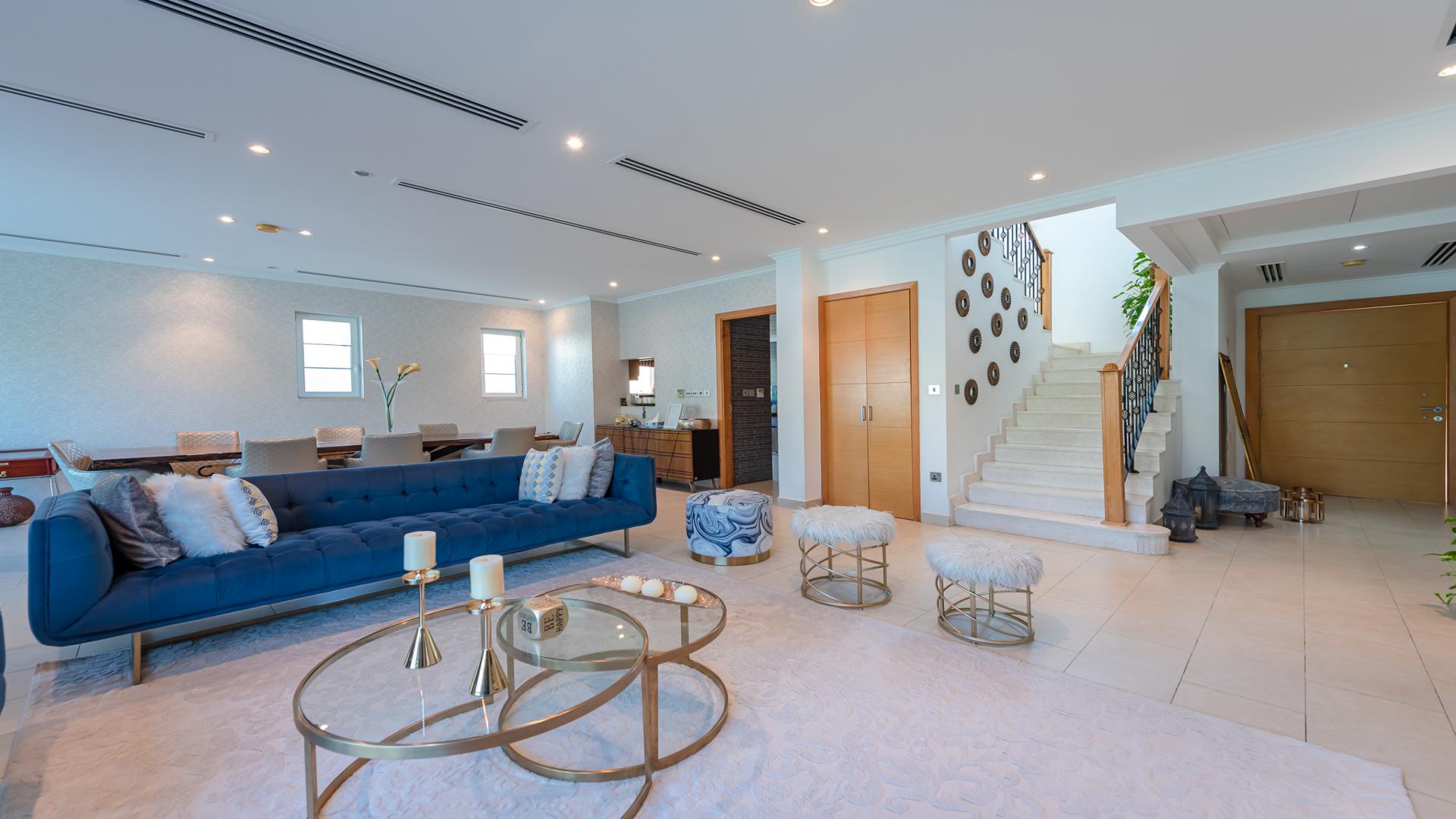 Luxurious living room in 4-bedroom Jumeirah Park villa for rent, modern decor and garden view