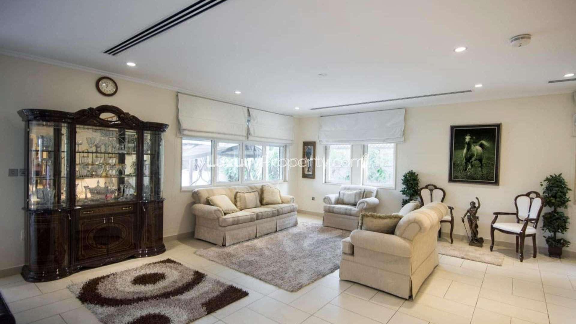 Luxurious 4-bedroom Legacy Villa with private pool in Jumeirah Park for rent