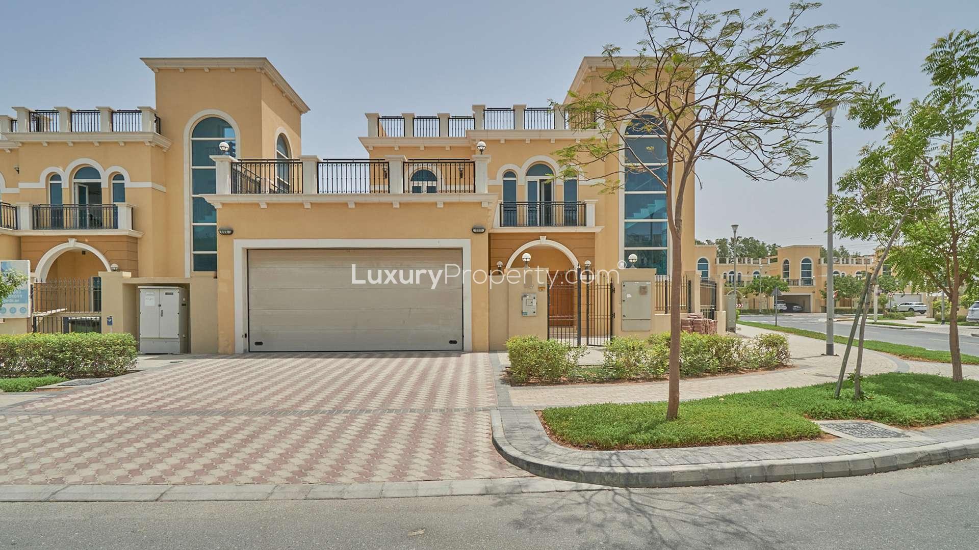 4-Bedroom Legacy Nova Villa exterior in Jumeirah Park, available for rent