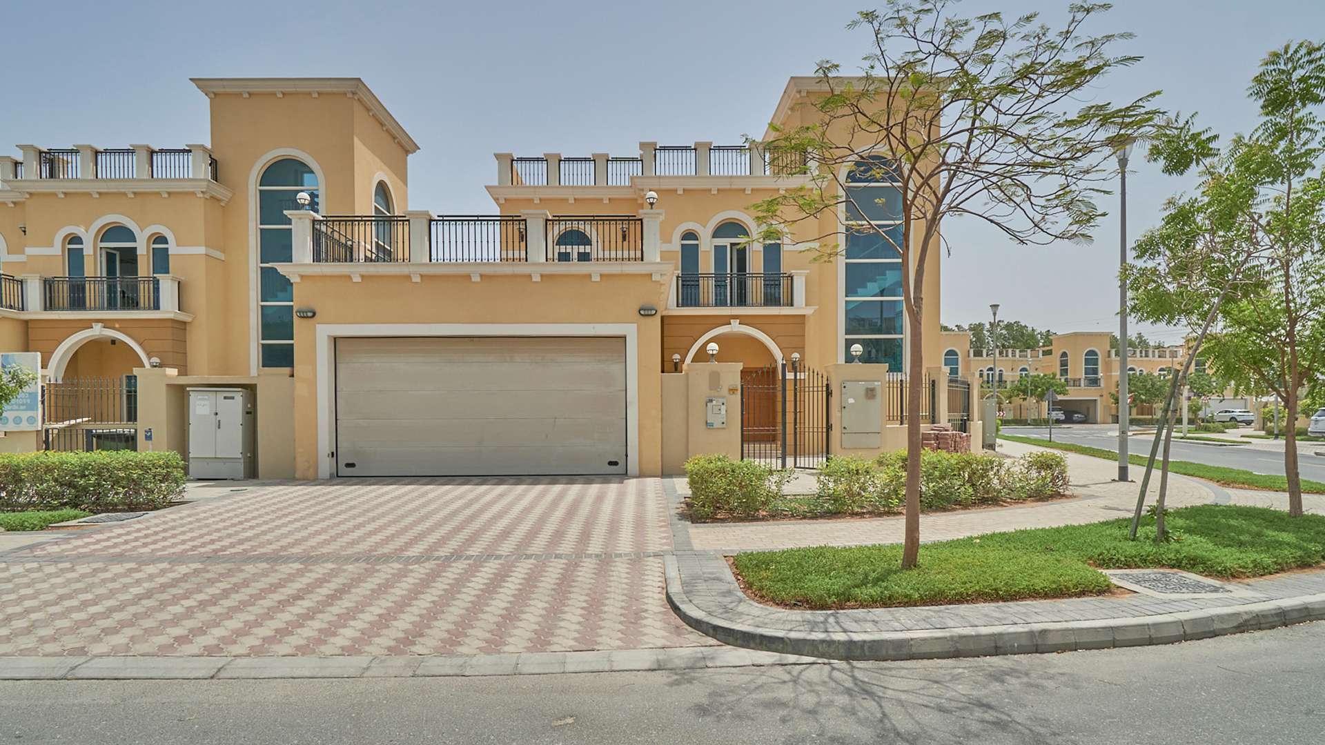 4-Bedroom Legacy Nova Villa exterior in Jumeirah Park, available for rent