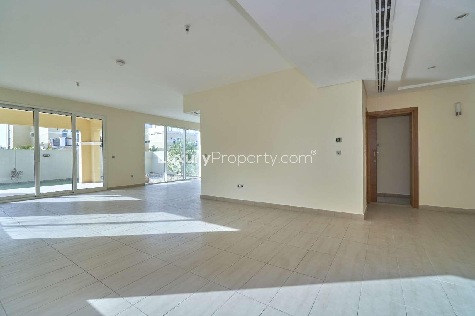 4-Bed Legacy Nova Villa exterior, landscaped garden, Jumeirah Park, available for rent