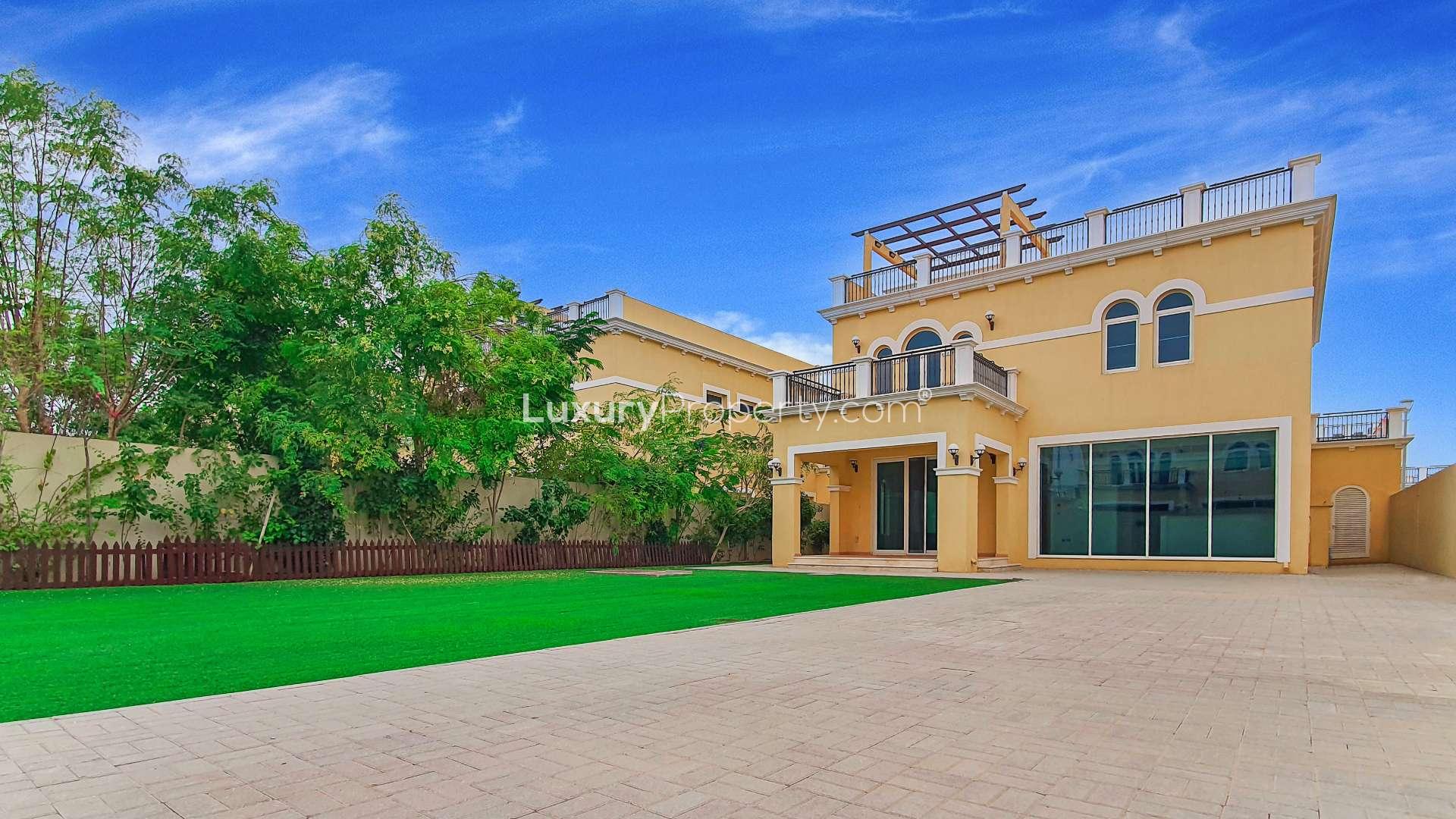 "Jumeirah Park Legacy Nova Villa with Marina skyline view, spacious 4-bedroom rental property.",Spacious 4-bedroom villa exterior in Jumeirah Park, Legacy Nova Villas, with lush garden