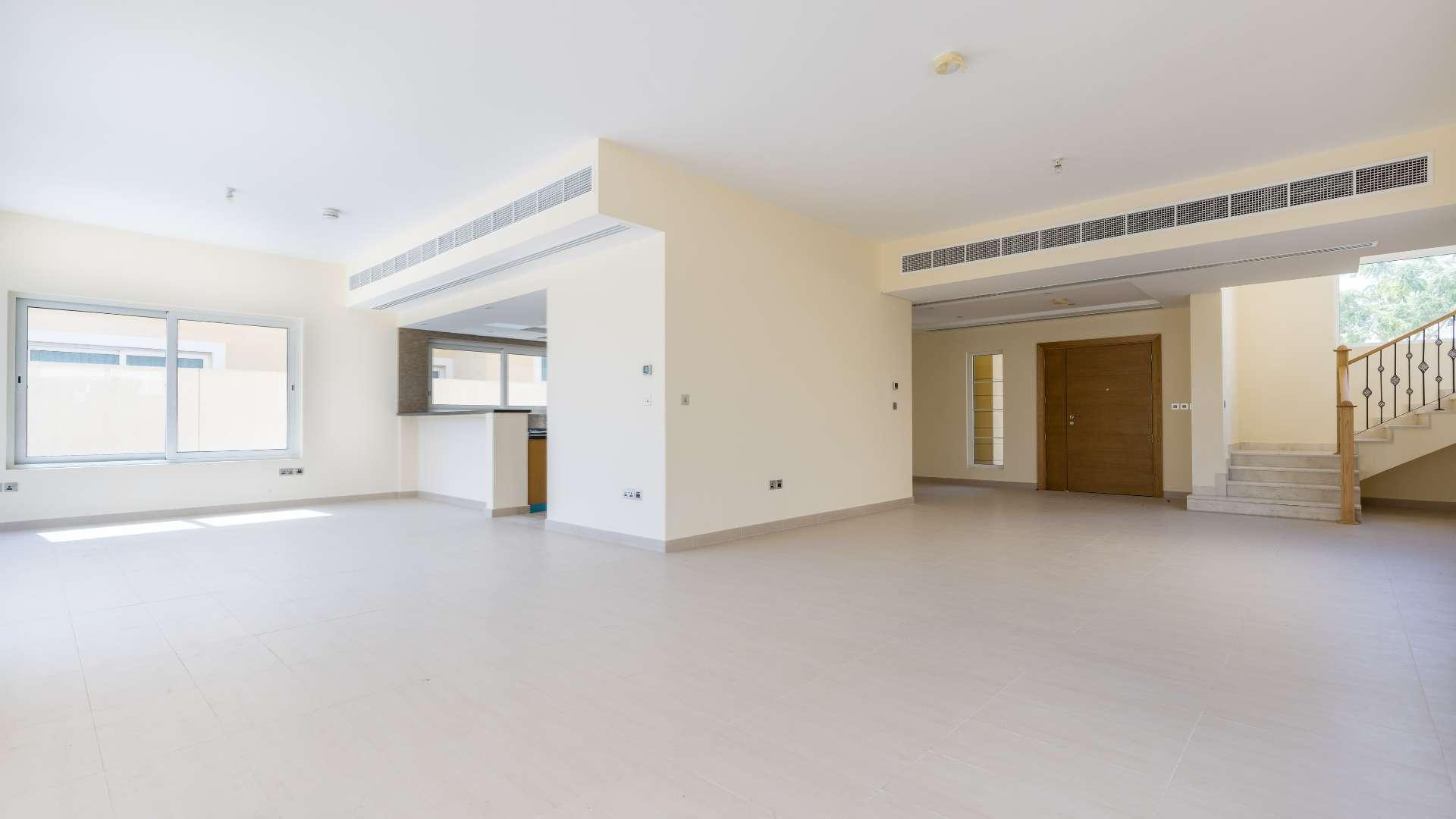 Luxury 4-bedroom villa exterior in Legacy Nova Villas, Jumeirah Park for rent