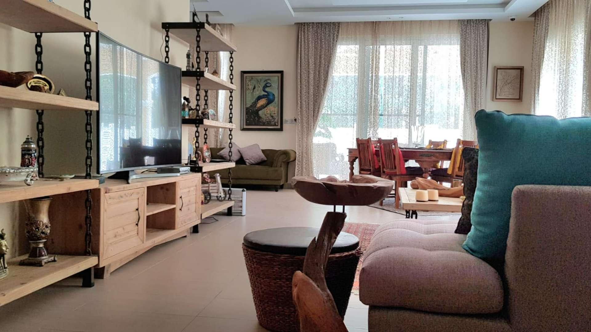 Private pool and garden area in 4-bed Legacy Nova Villa, Jumeirah Park for rent