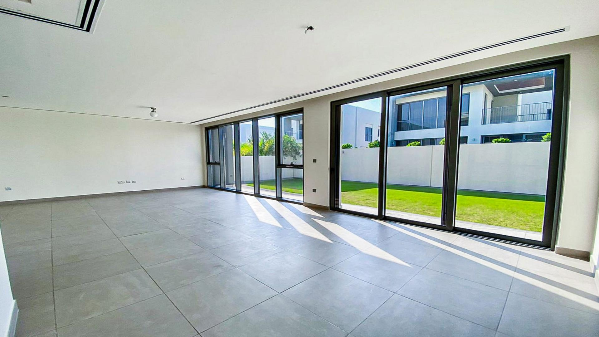 Spacious living area with garden view in Sidra 2, Dubai Hills Estate 4-bedroom villa