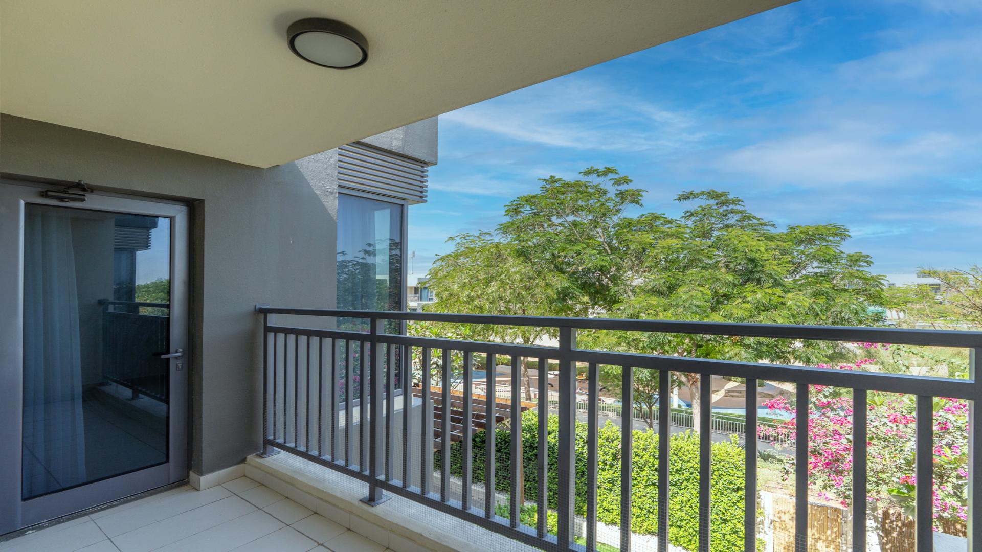 Modern kitchen in 4-bedroom villa for rent, Maple 1, Dubai Hills Estate