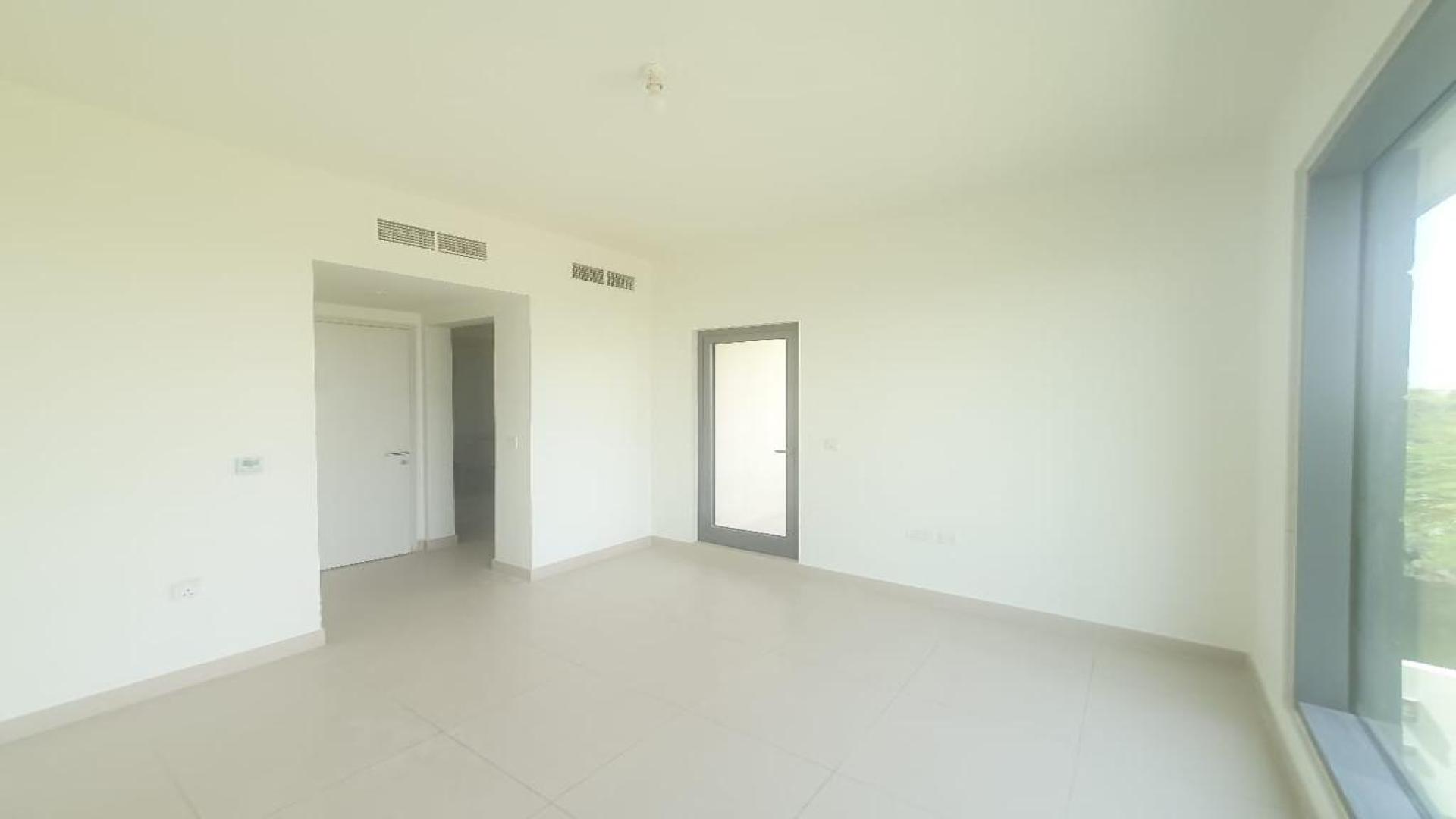 Bright open-plan kitchen and living area in Dubai Hills Estate villa for rent