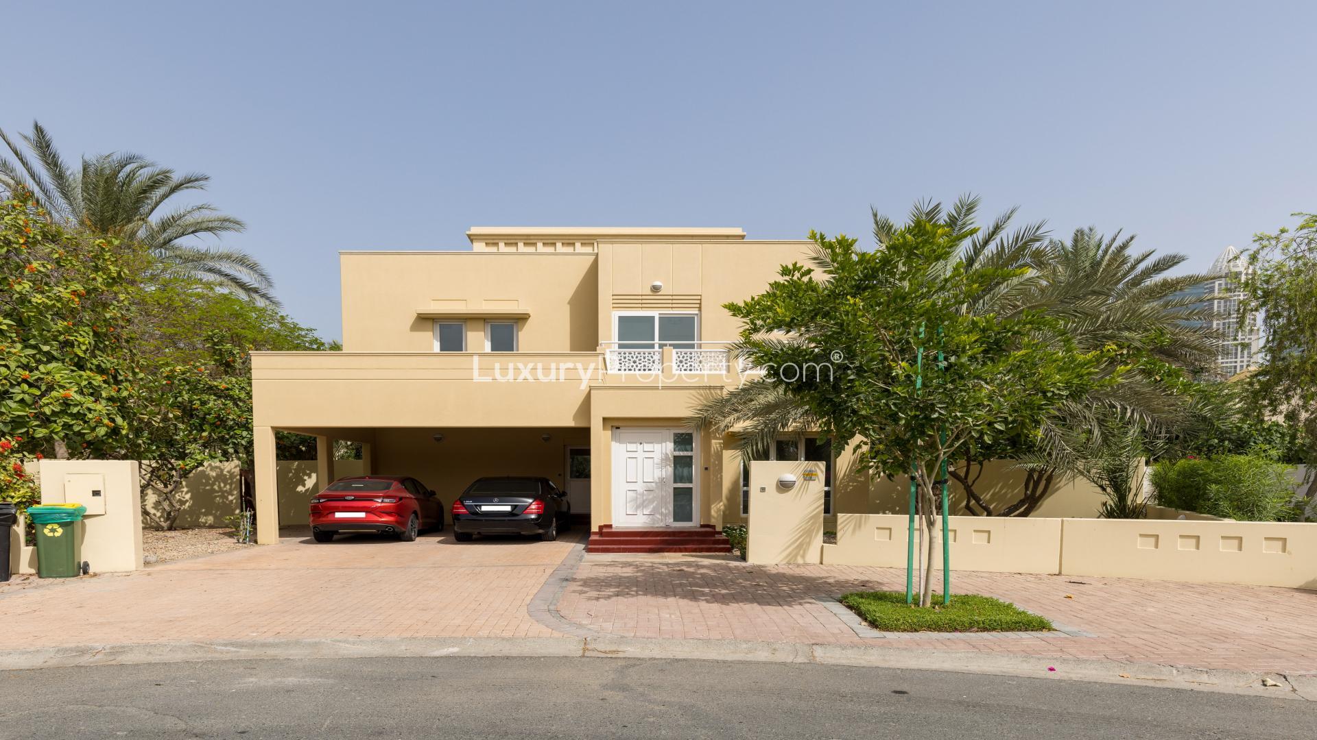 Fully upgraded 4-bedroom villa with large plot in Meadows 1, available for rent