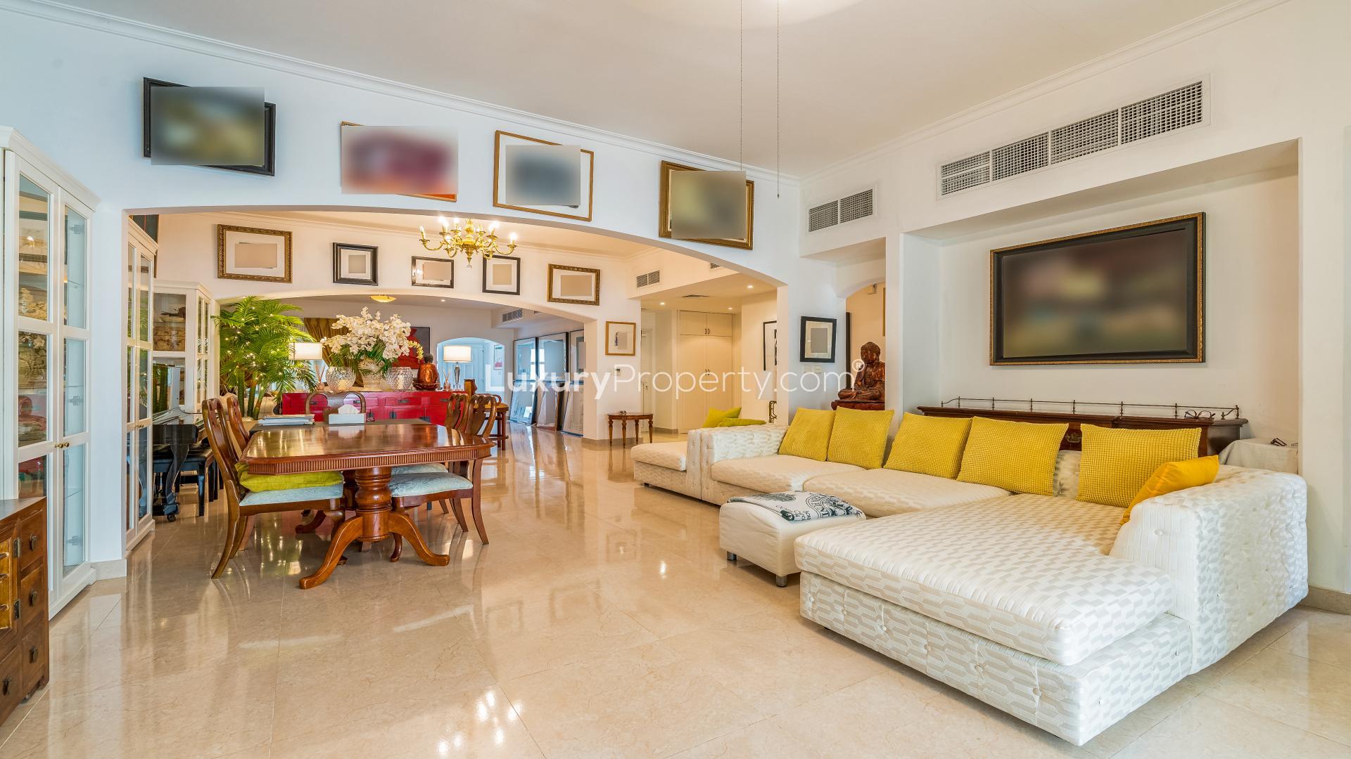 Luxurious living room in fully upgraded Meadows 9 villa for rent, Dubai