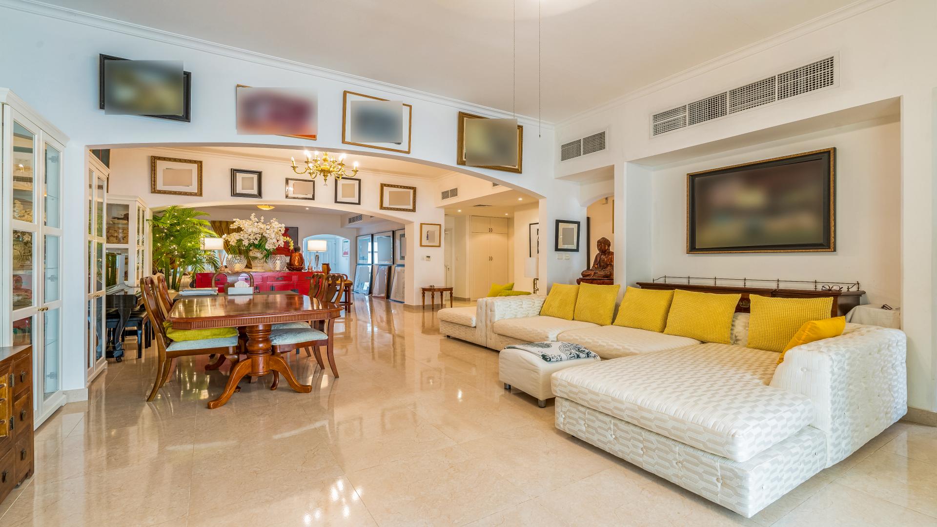 Luxurious living room in fully upgraded Meadows 9 villa for rent, Dubai