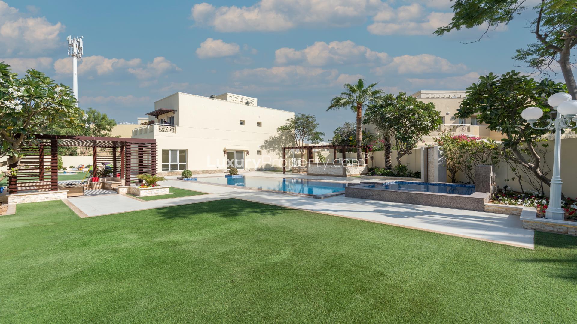 Fully upgraded villa with private pool and large garden in Meadows 2 for rent