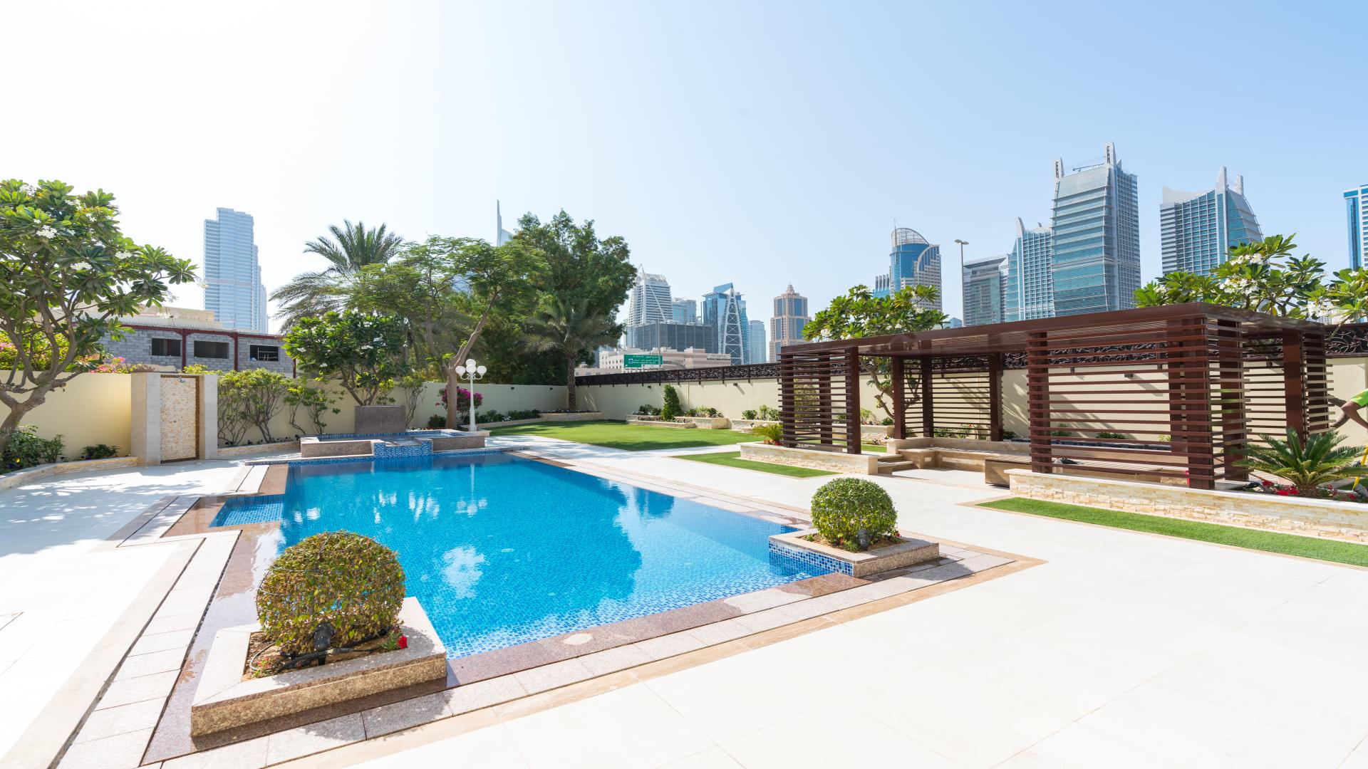 Fully upgraded villa with private pool and garden in Meadows 2, available for rent