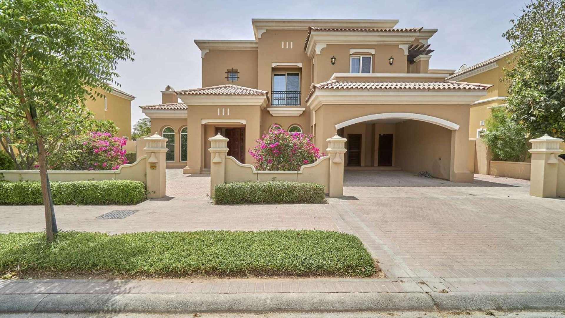 Interior view of 4-bedroom villa in Mirador La Coleccion, Arabian Ranches for rent