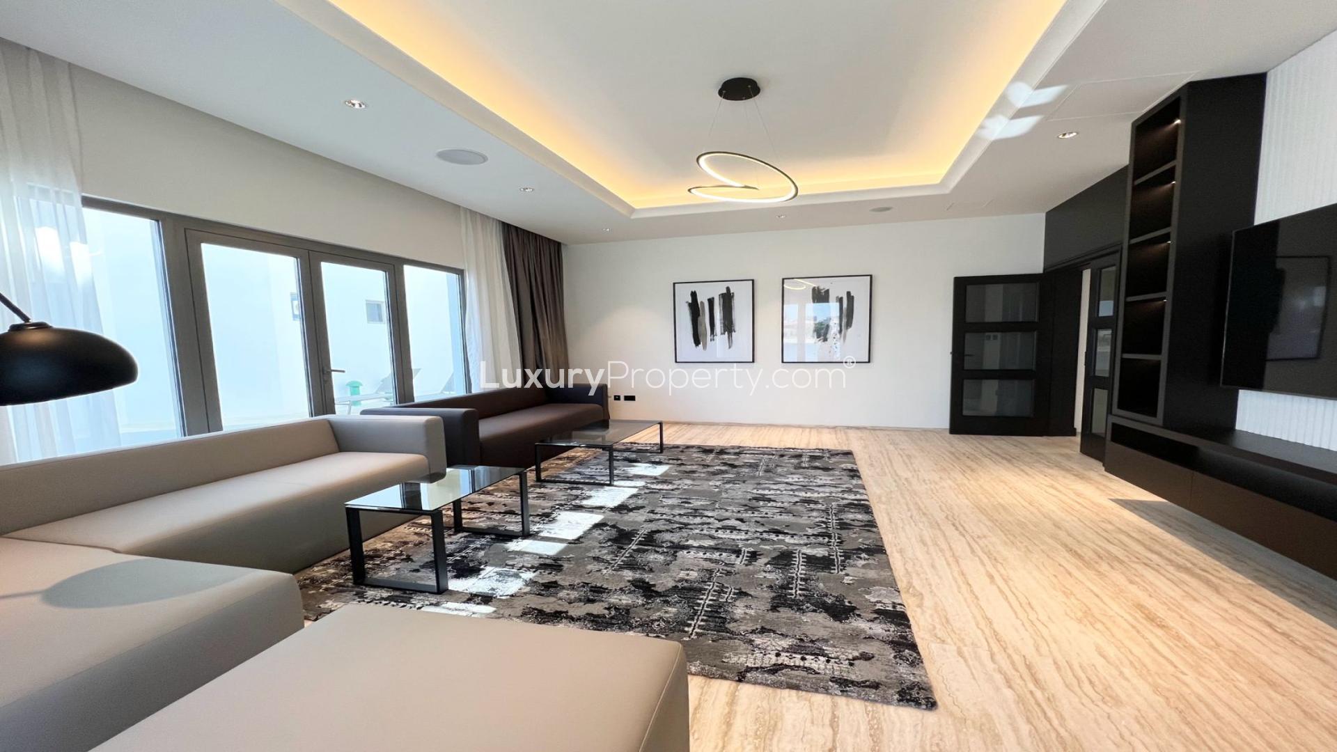 Luxurious living room in 4-bedroom Palm Jumeirah villa with sea views and modern decor