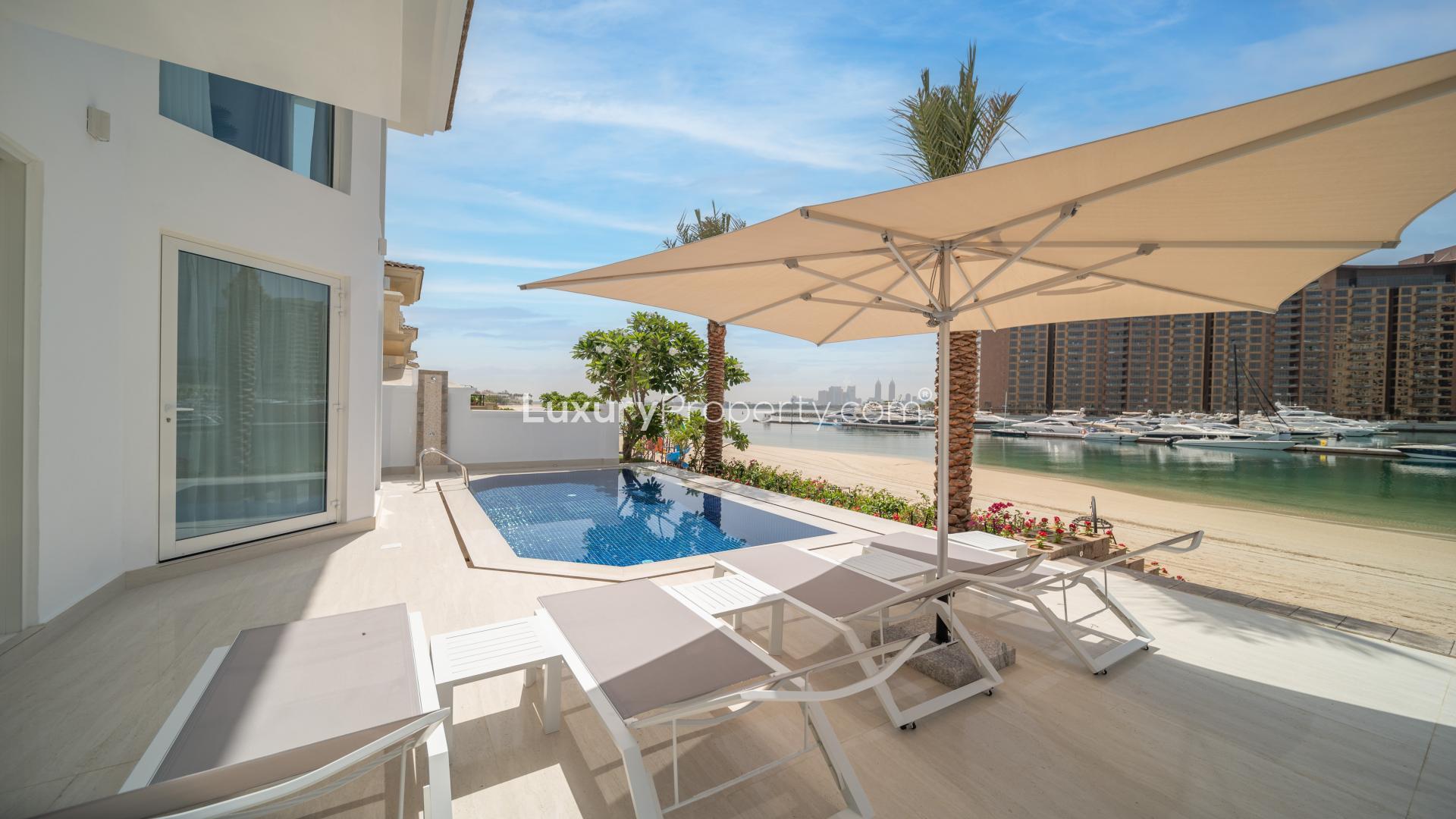 Front view of luxury 5-bedroom villa with garage in Palm Jumeirah's Garden Homes