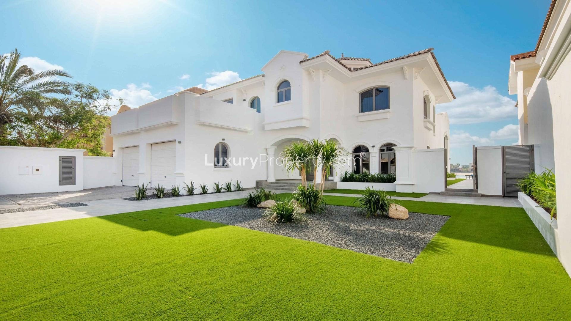 Outdoor seating area with waterfront view at renovated villa in Palm Jumeirah, Garden Homes