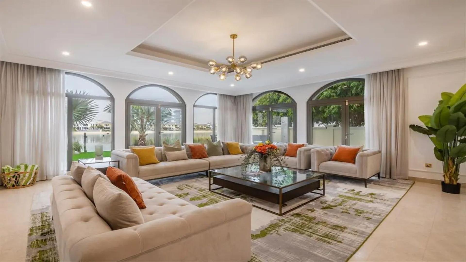 Furnished dining and living area in luxury 4-bed villa, Palm Jumeirah, Frond D