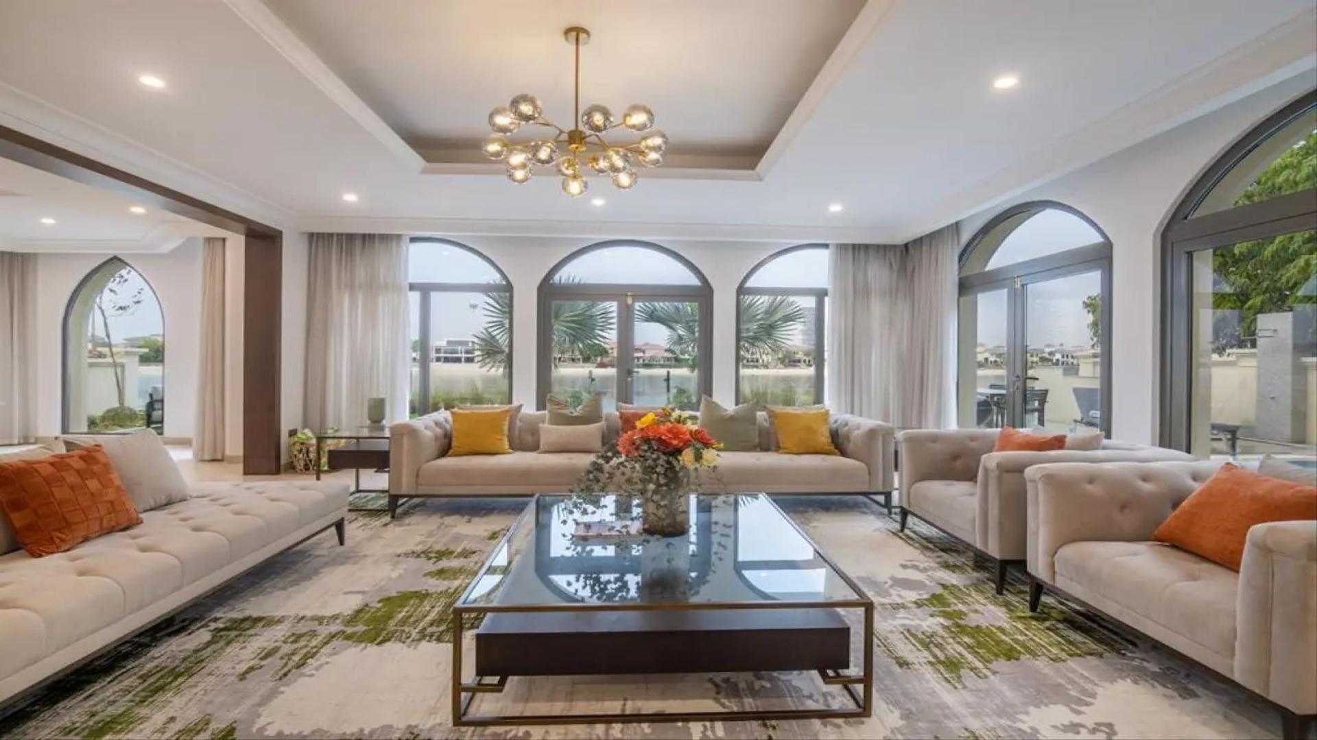 Luxurious living room in furnished 4-bed beach villa, Palm Jumeirah, Frond D, Garden Homes