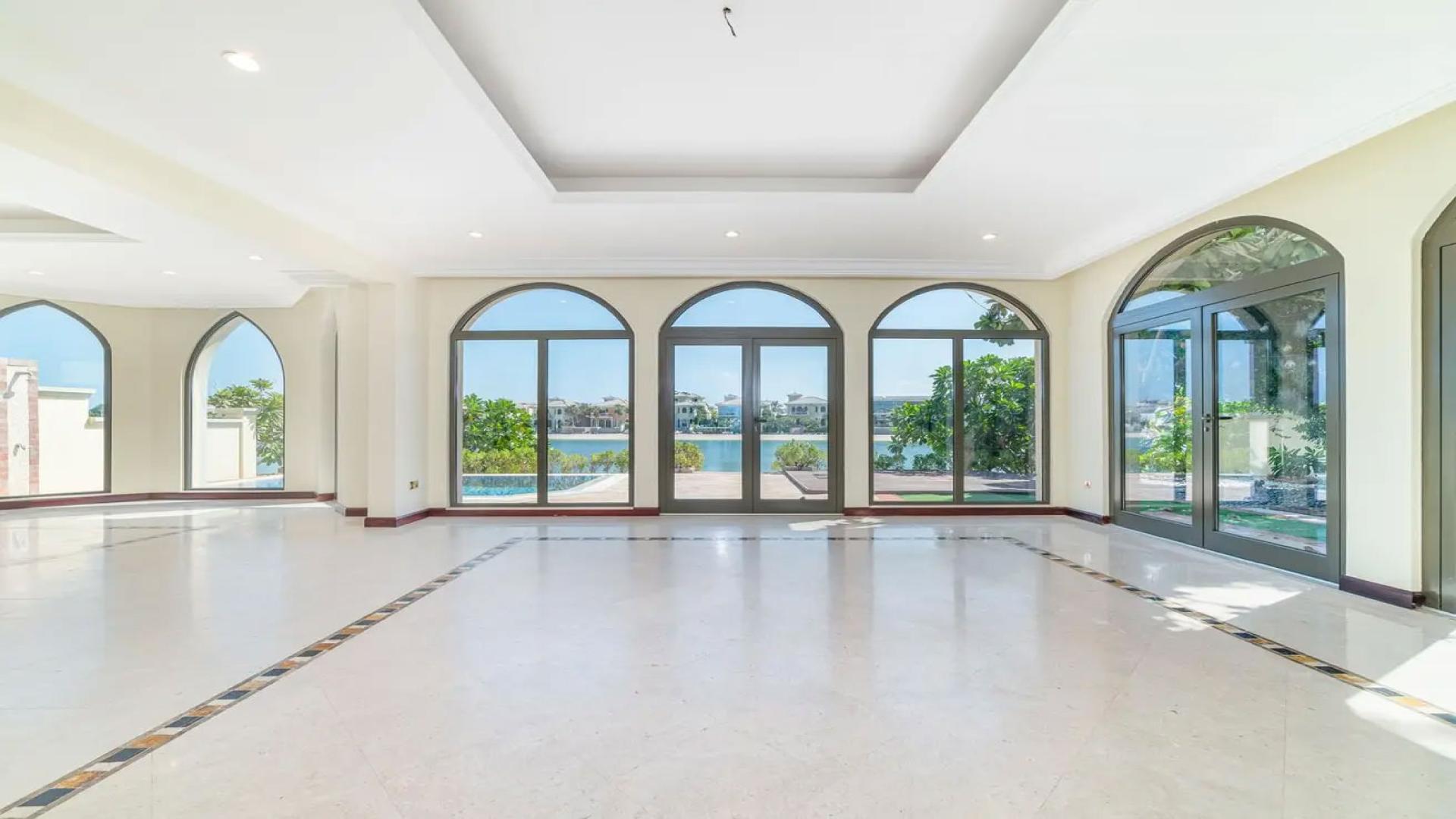 Spacious living room with large windows, Palm Jumeirah Garden Homes villa for rent