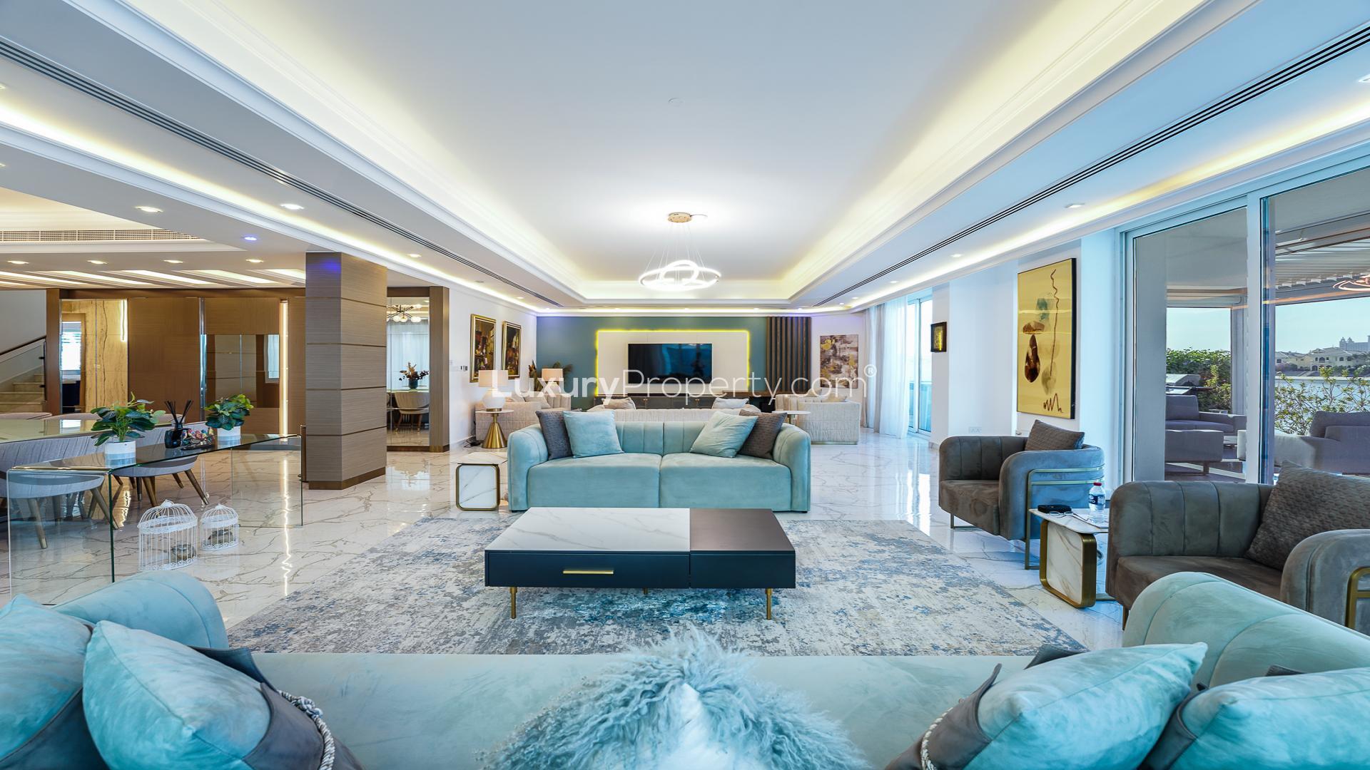 Luxurious living room in fully furnished villa, Garden Homes, Palm Jumeirah, for rent