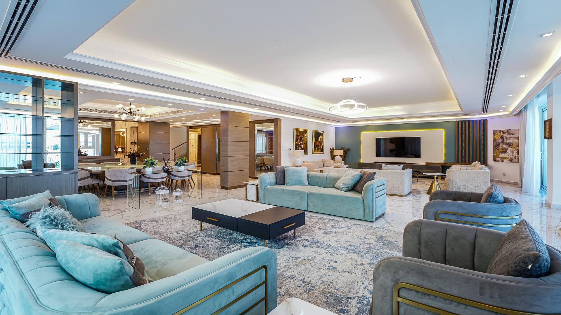 Outdoor pool area at luxury villa for rent, Garden Homes, Palm Jumeirah, Dubai