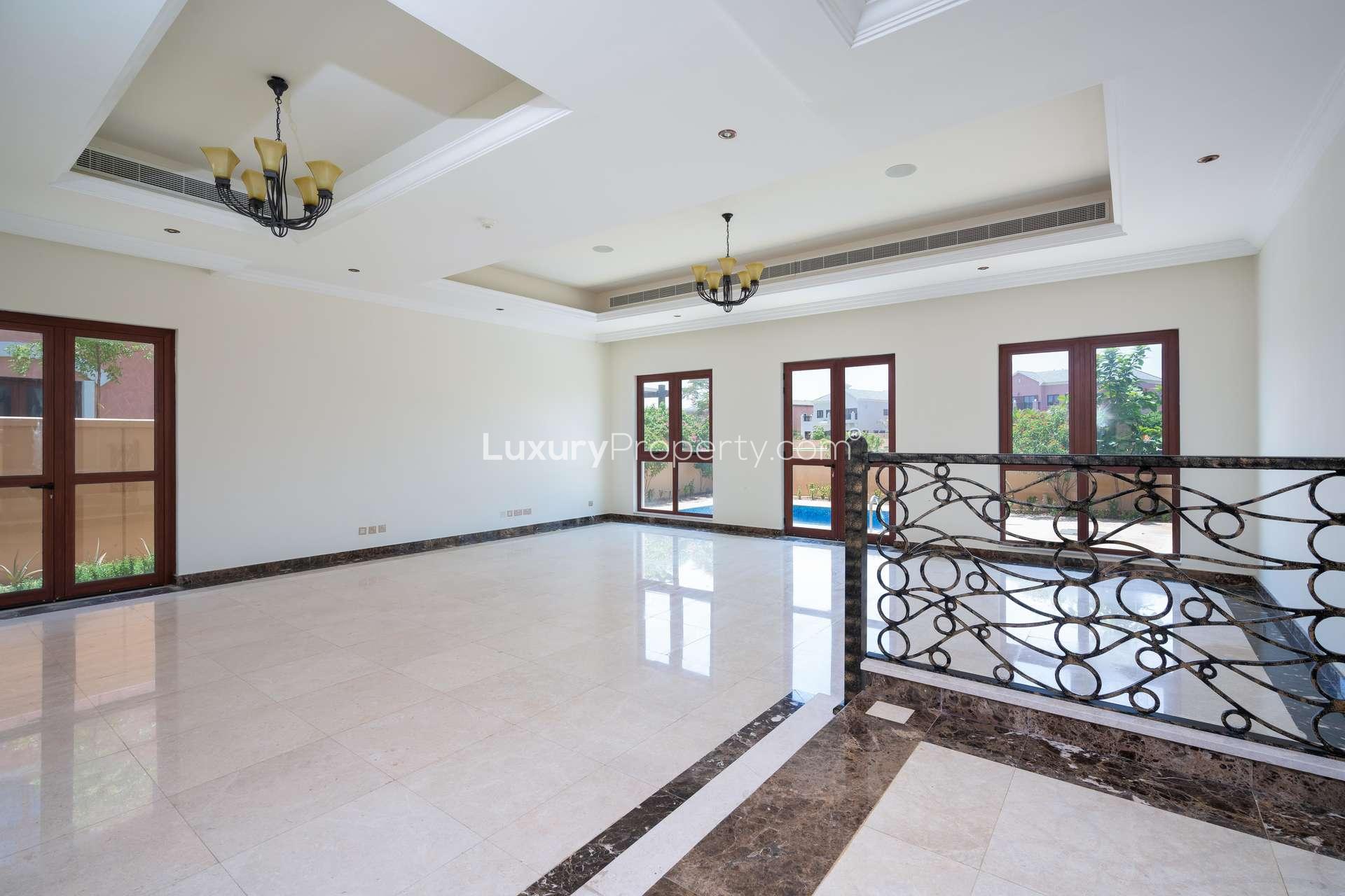 Spacious modern kitchen in 4-bedroom villa for rent, Orange Lake, Jumeirah Golf Estates