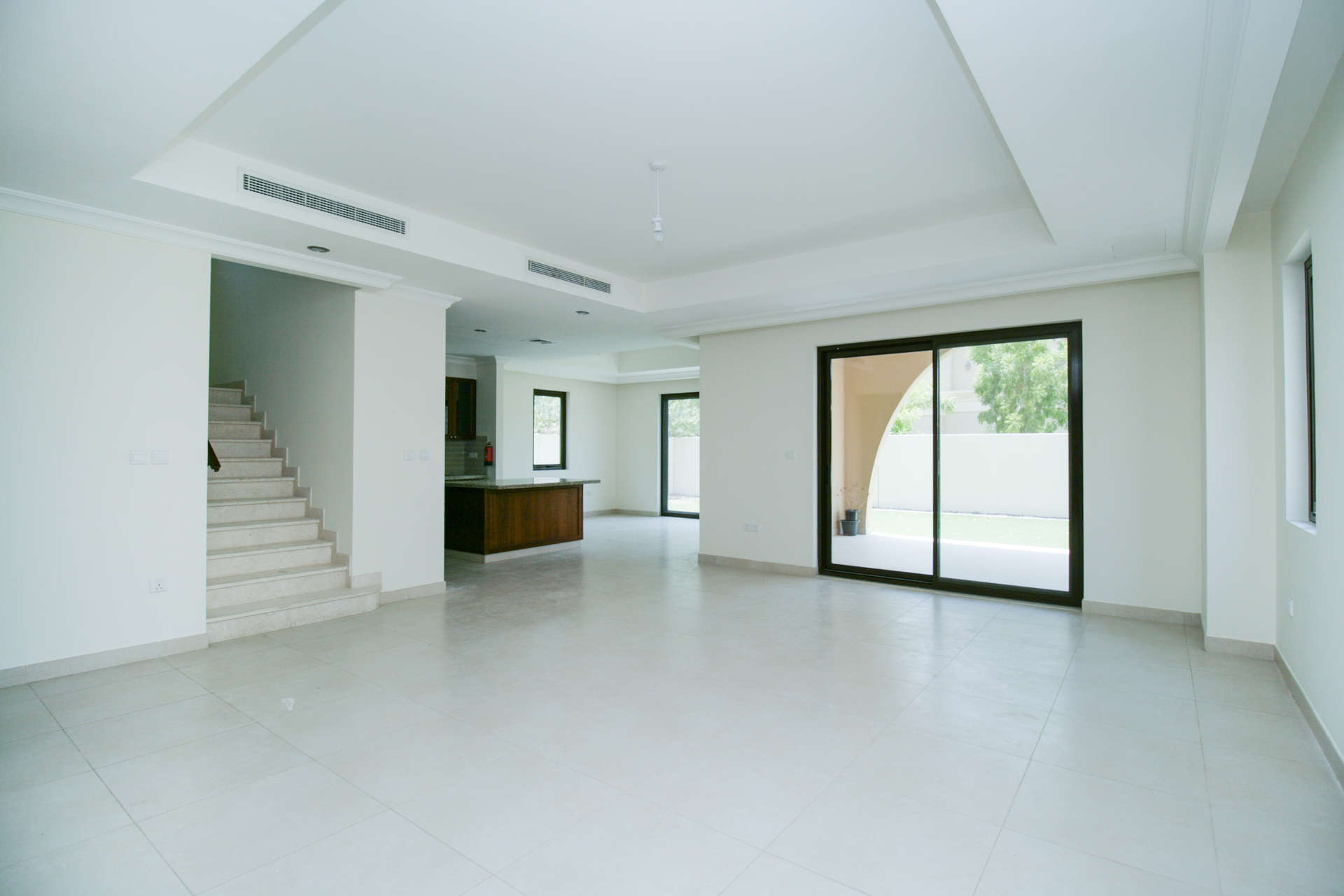 Spacious bedroom in 4-bedroom villa, Palma, Arabian Ranches 2, Dubai, with en-suite bathroom