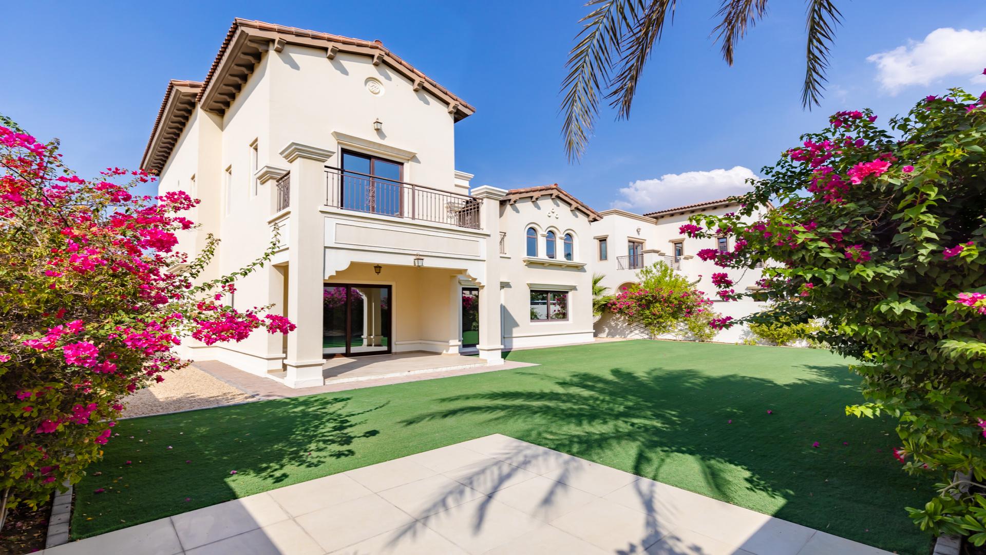 Luxurious 4-bedroom villa with spacious garden in Arabian Ranches 2, Rasha community