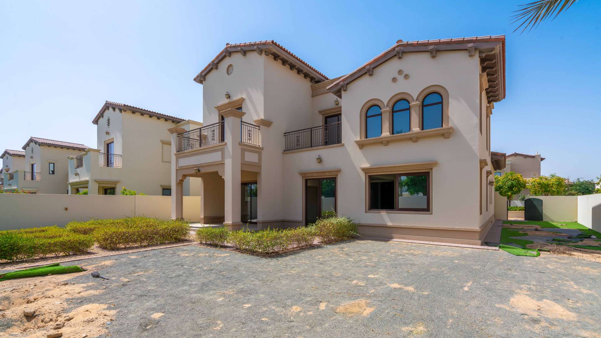 Exterior view of spacious 4-bedroom villa for rent in Rosa, Arabian Ranches 2