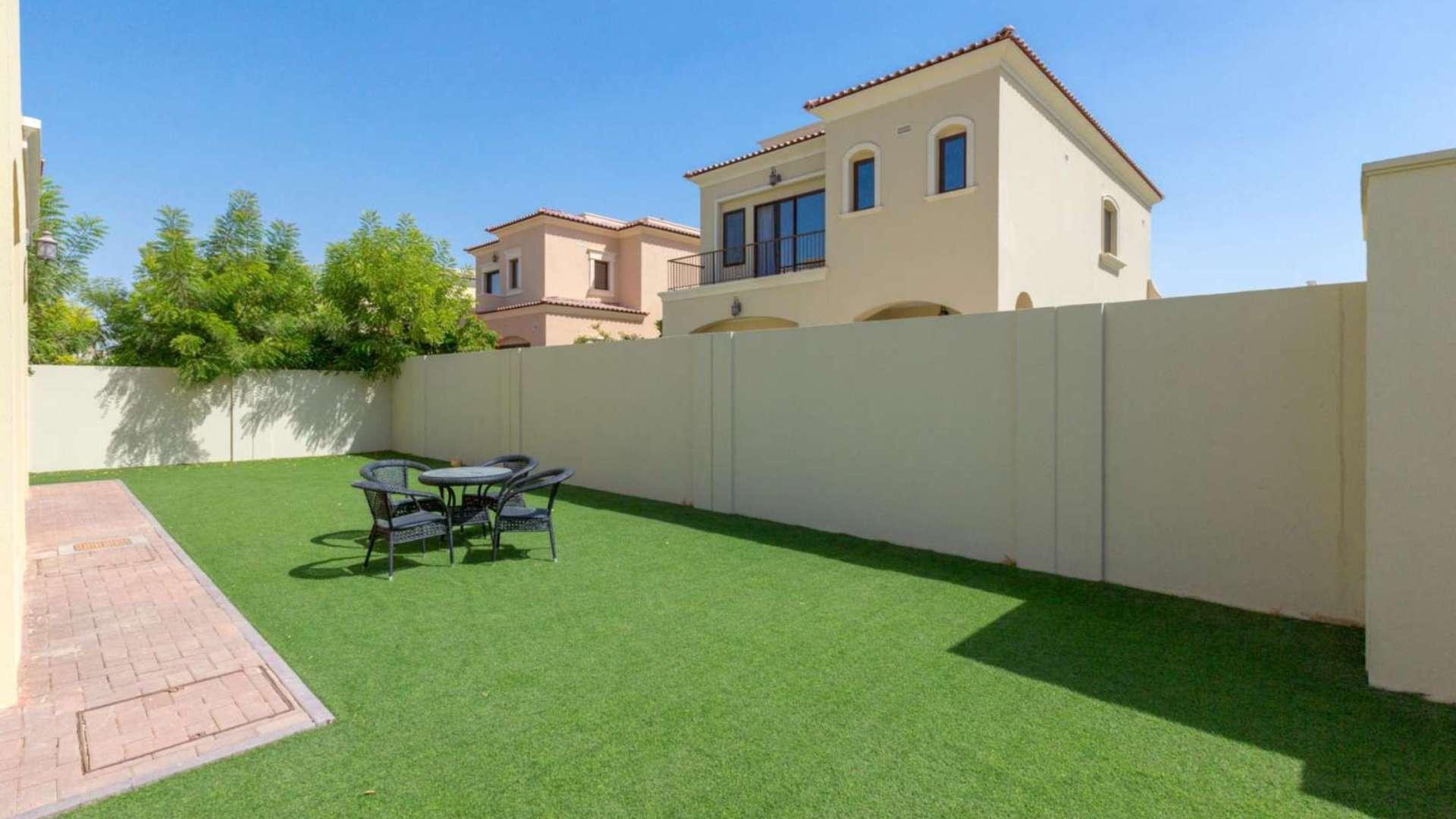 Living room in a spacious villa, Arabian Ranches 2, with modern decor and natural light