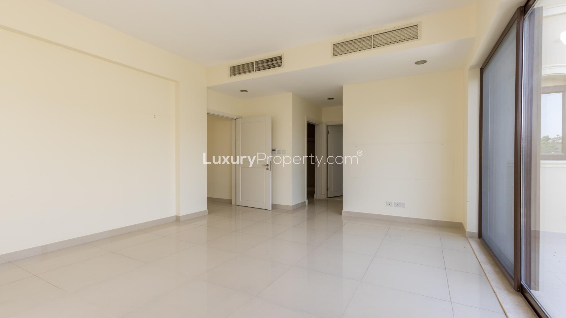 Bright, spacious room in 4-bed villa, Arabian Ranches 2 Samara community, large windows