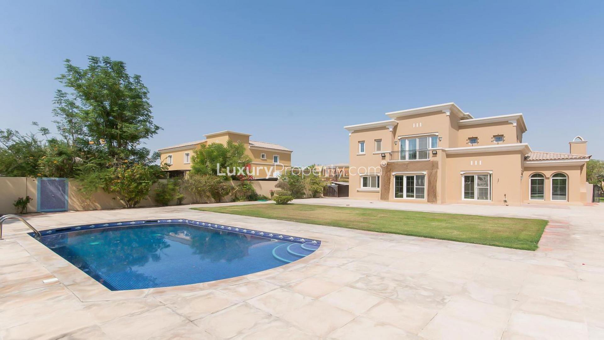 Elegant staircase in spacious villa interior, Mirador La Coleccion, Arabian Ranches, for rent