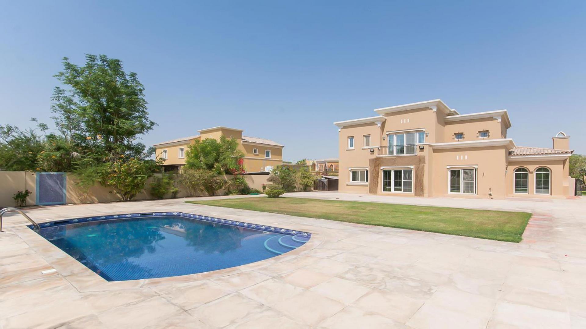 Elegant staircase in spacious villa interior, Mirador La Coleccion, Arabian Ranches, for rent