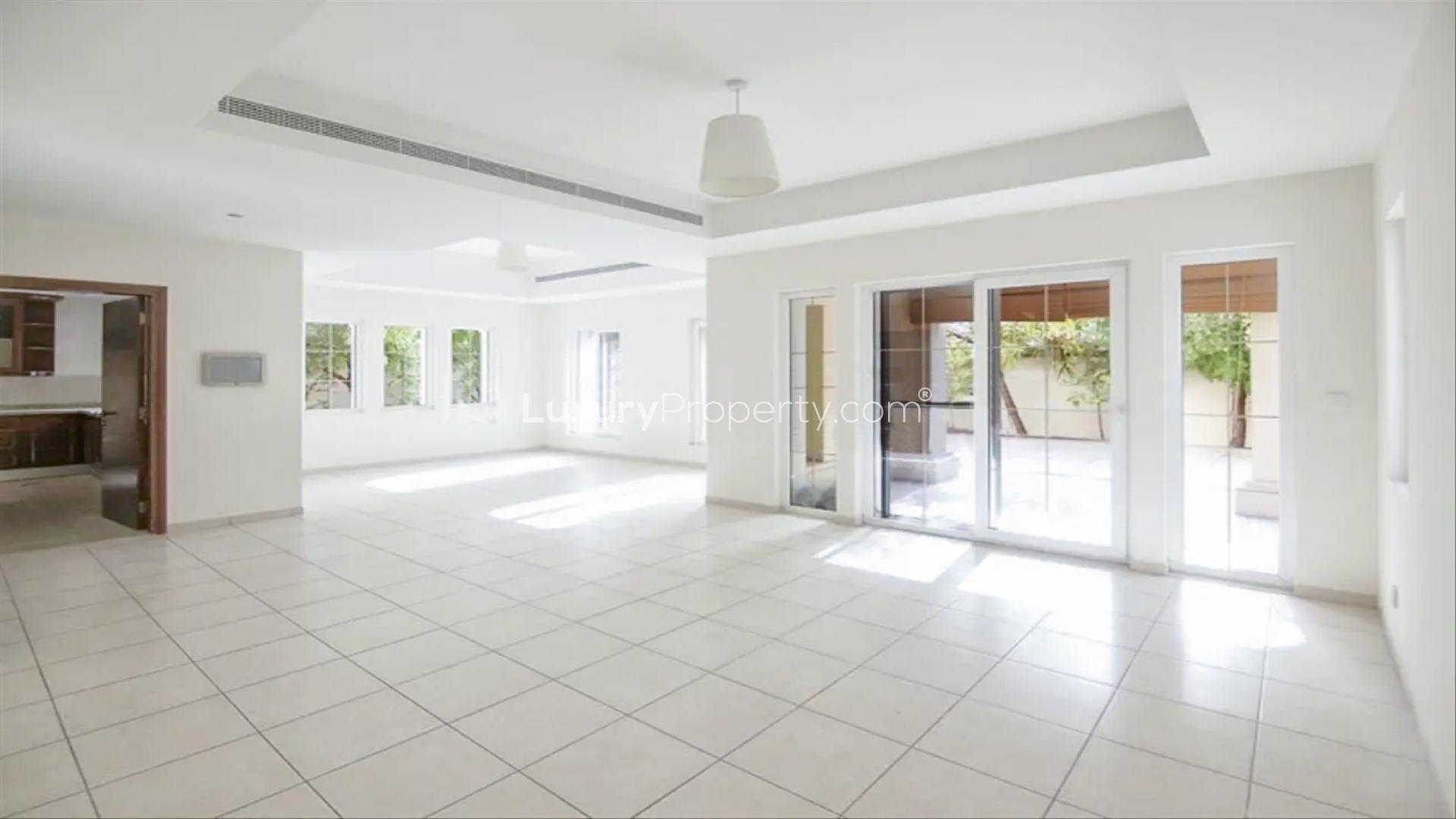 4-Bedroom Villa in Alvorada 4, Arabian Ranches with Garden and Golf Access