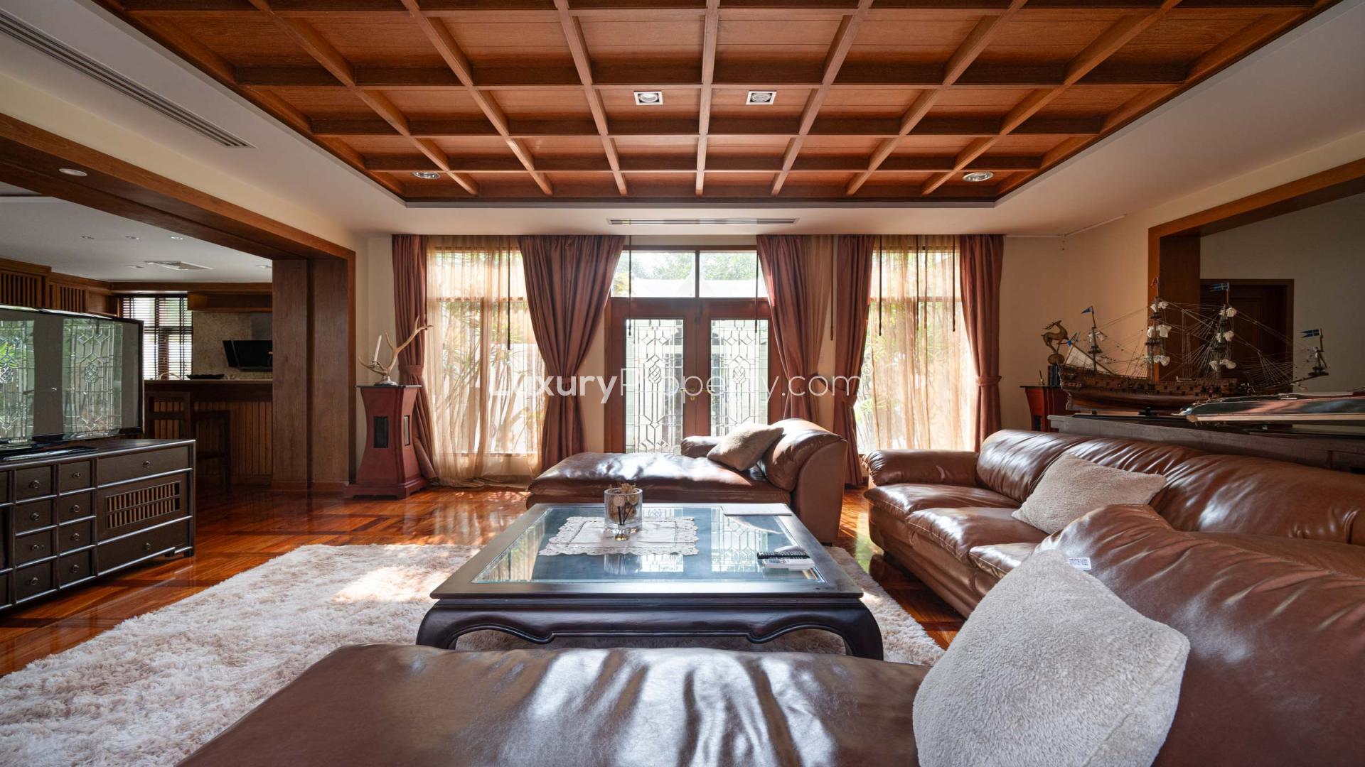 Luxurious living room in 4-bedroom villa, Viewtalay Marina, Na Jomtien, Pattaya